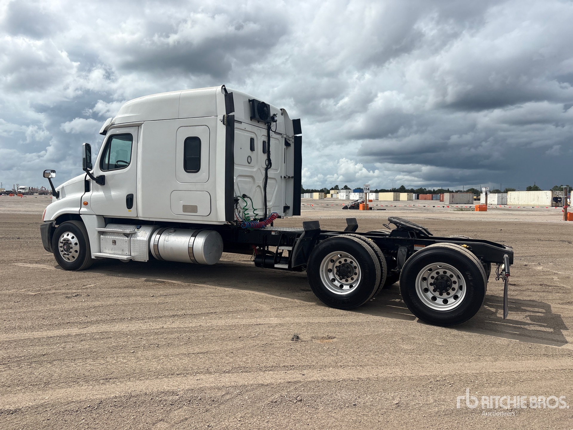 2017 Freightliner CASCADIA 126