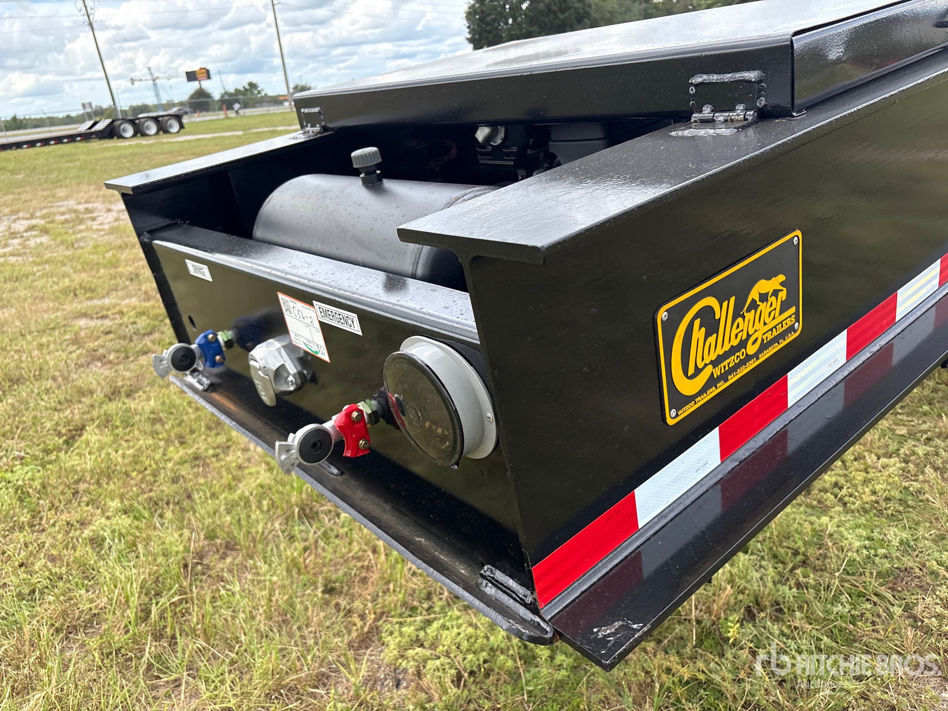 2026 Witzco Challenger Tri/A Removable Gooseneck