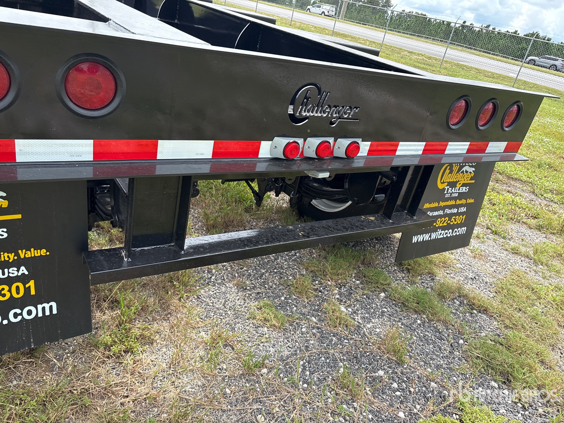 2026 Witzco Challenger Tri/A Removable Gooseneck