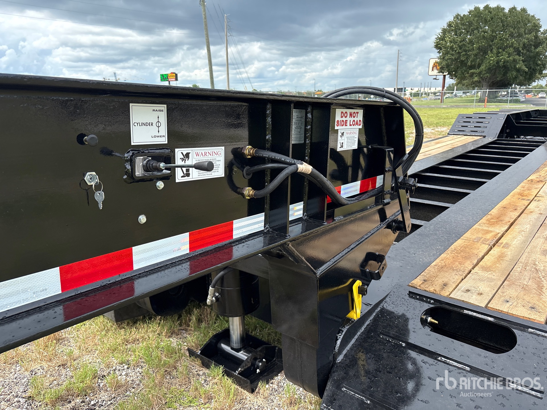 2026 Witzco Challenger Tri/A Removable Gooseneck