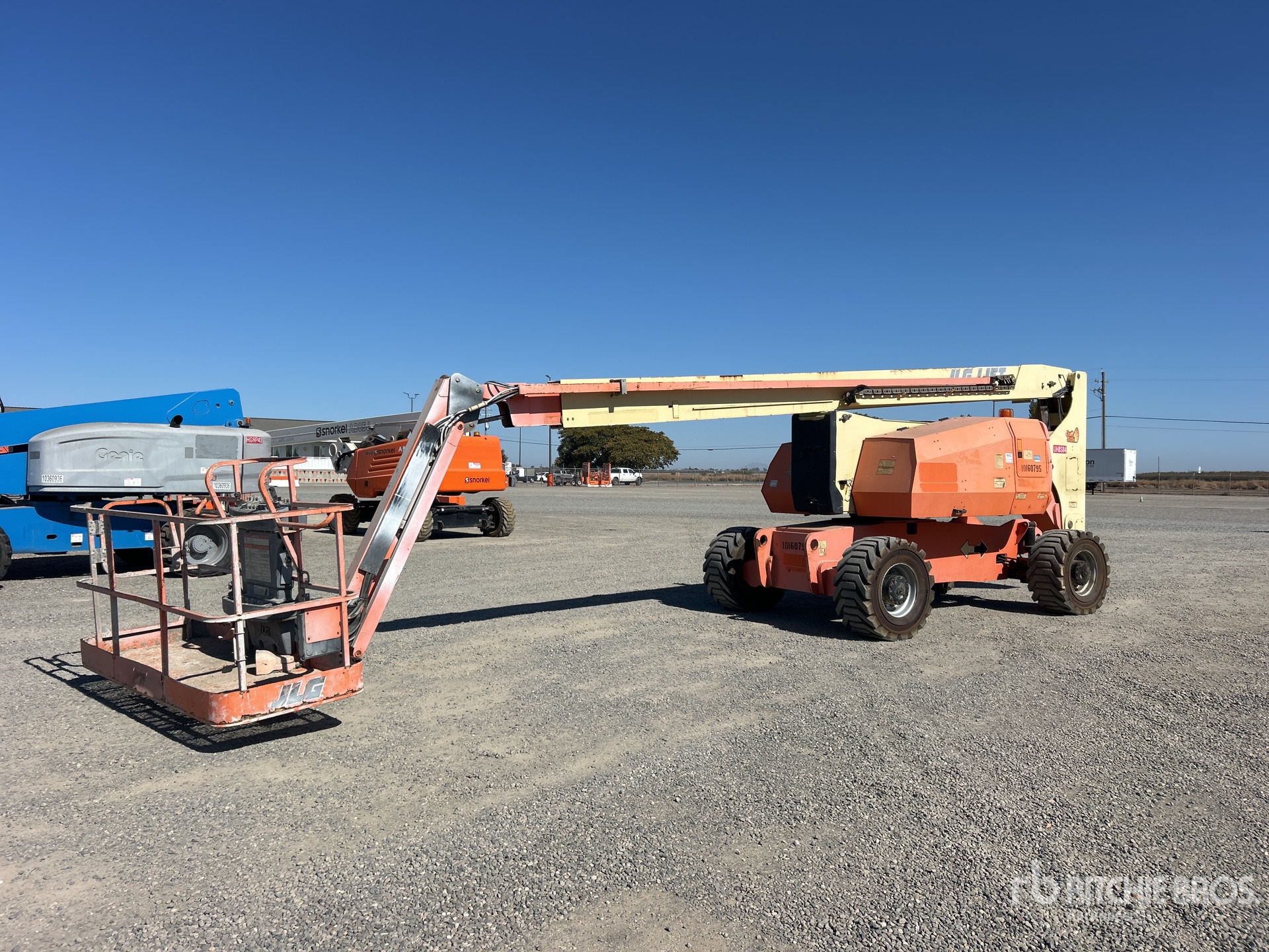 Photo of JLG 800 AJ