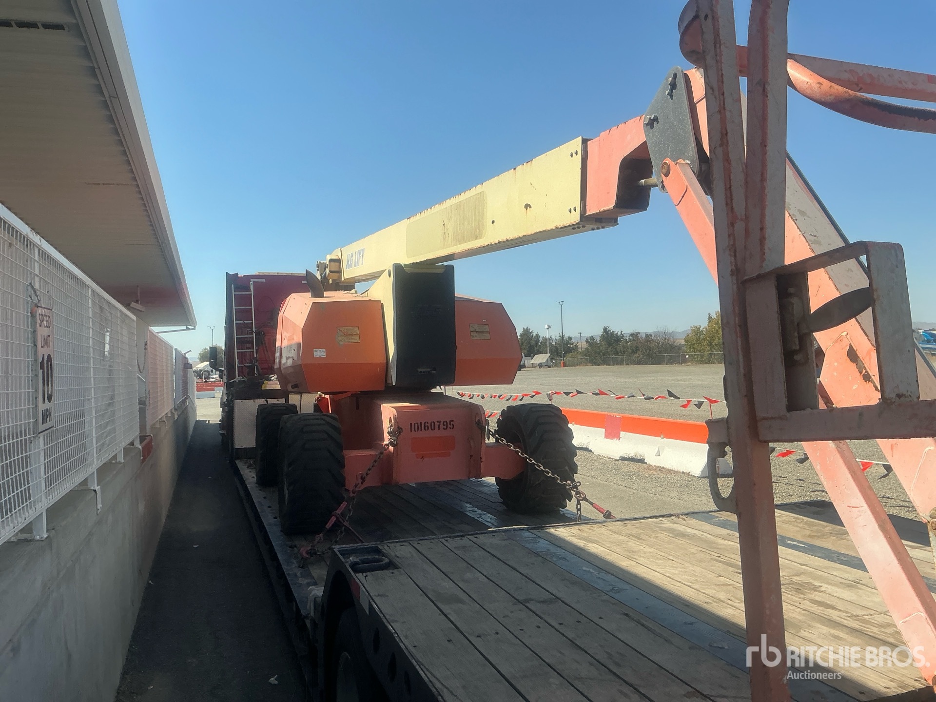 Photo of JLG 800 AJ