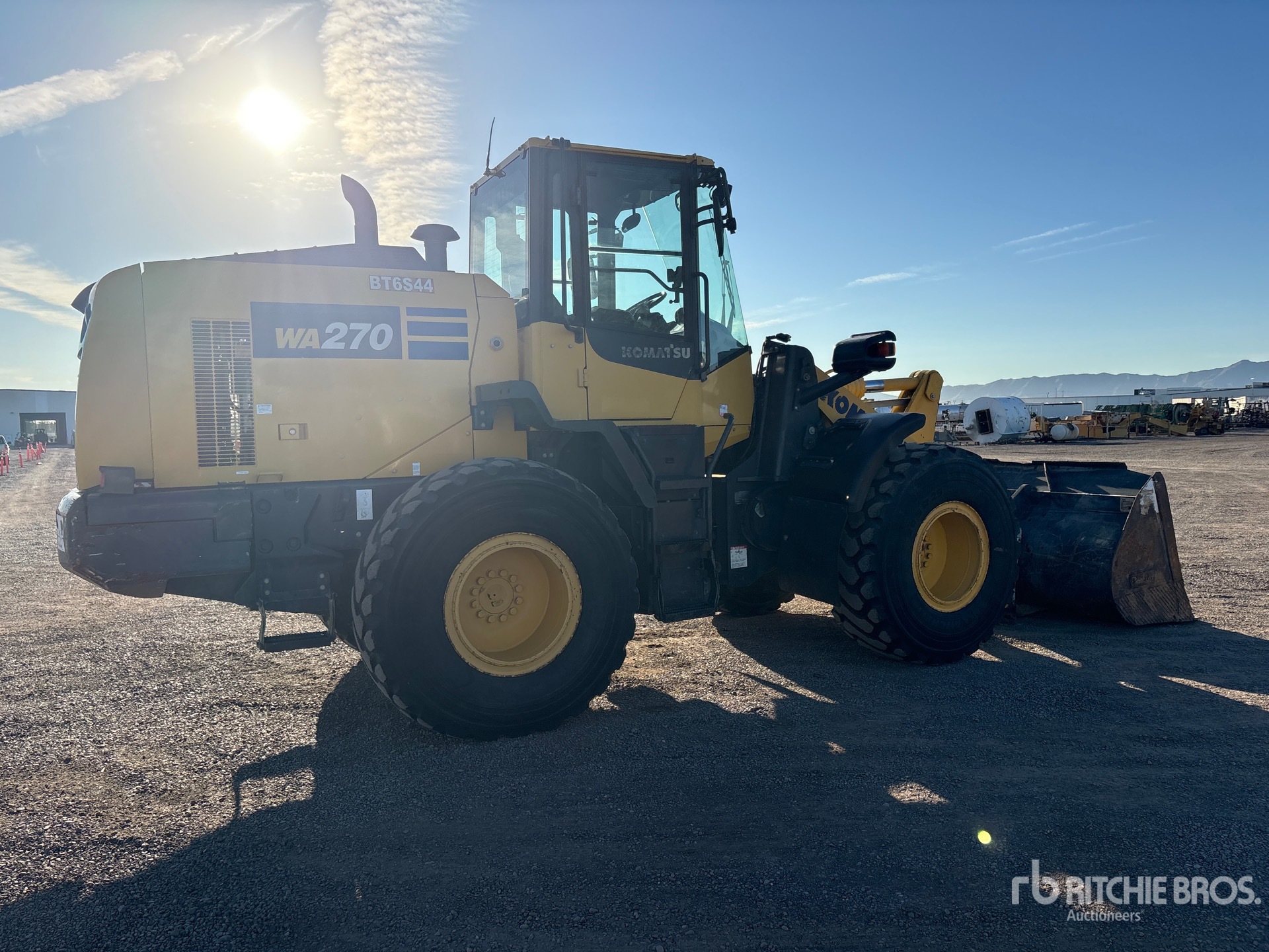 2017 Komatsu WA270