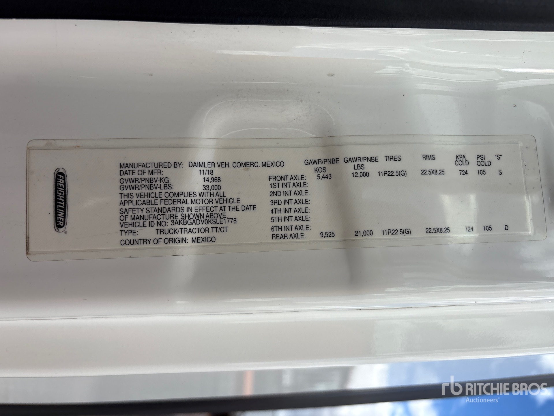 2019 Freightliner CASCADIA 113