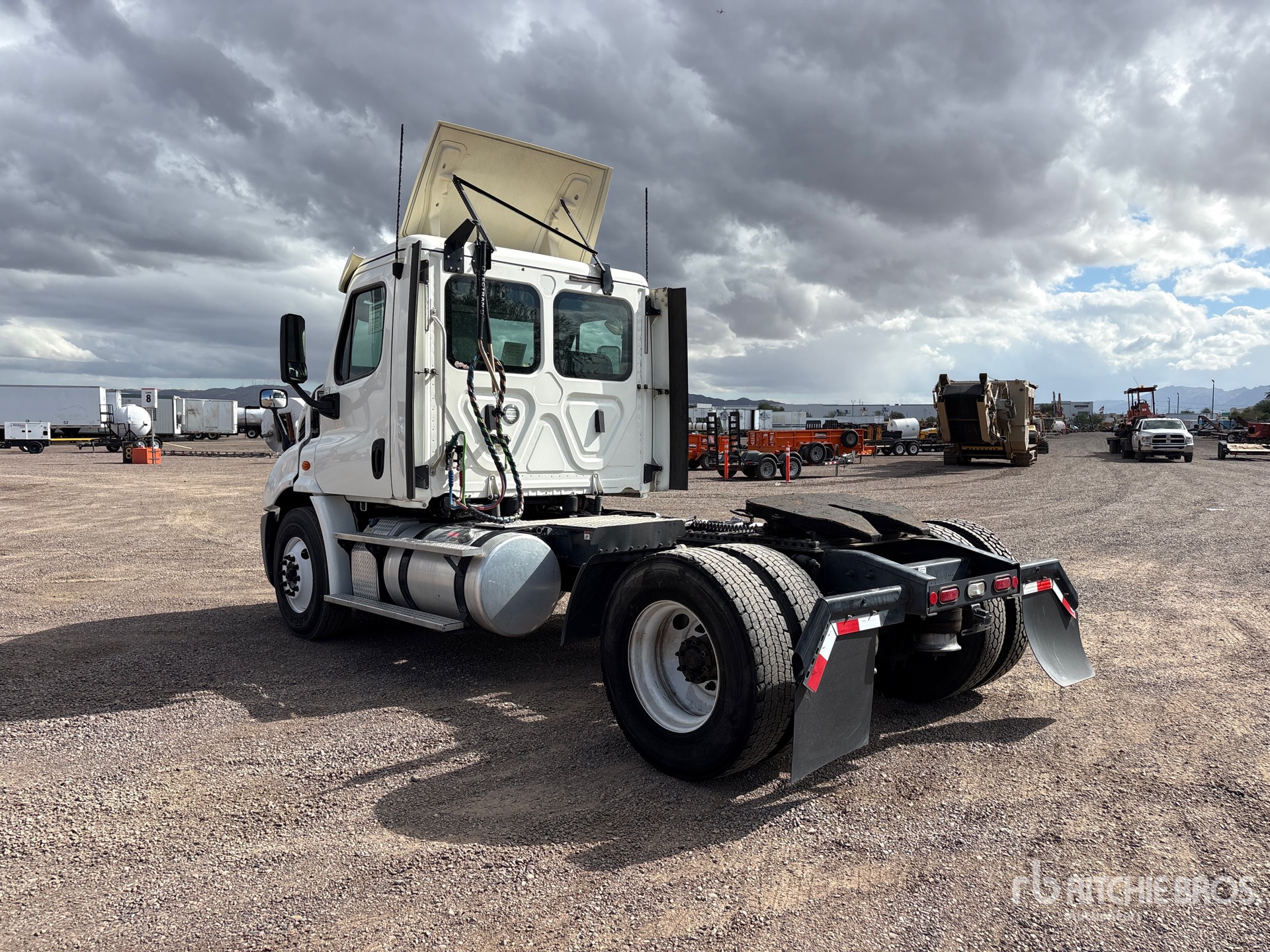 2019 Freightliner CASCADIA 113