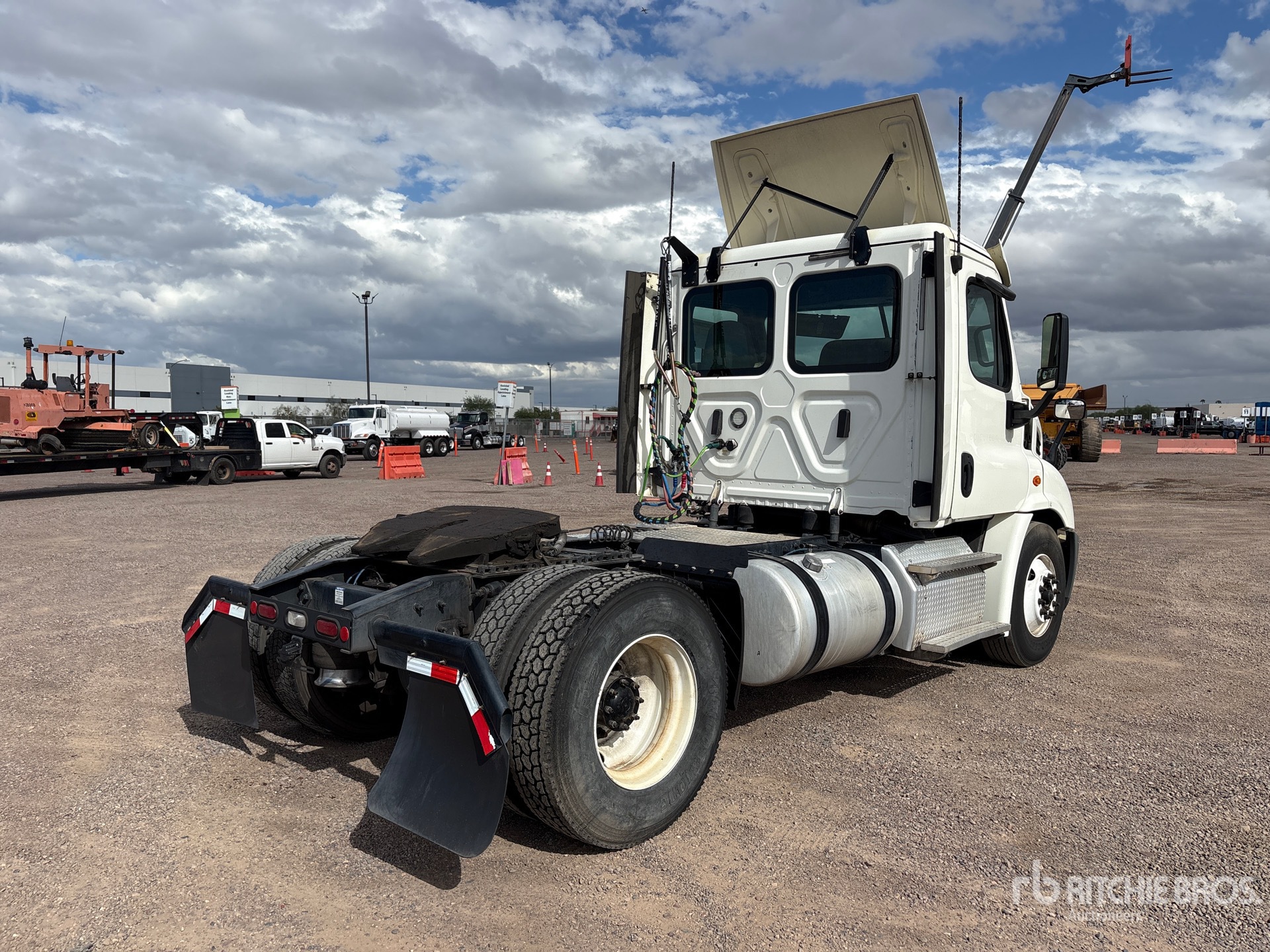 2019 Freightliner CASCADIA 113