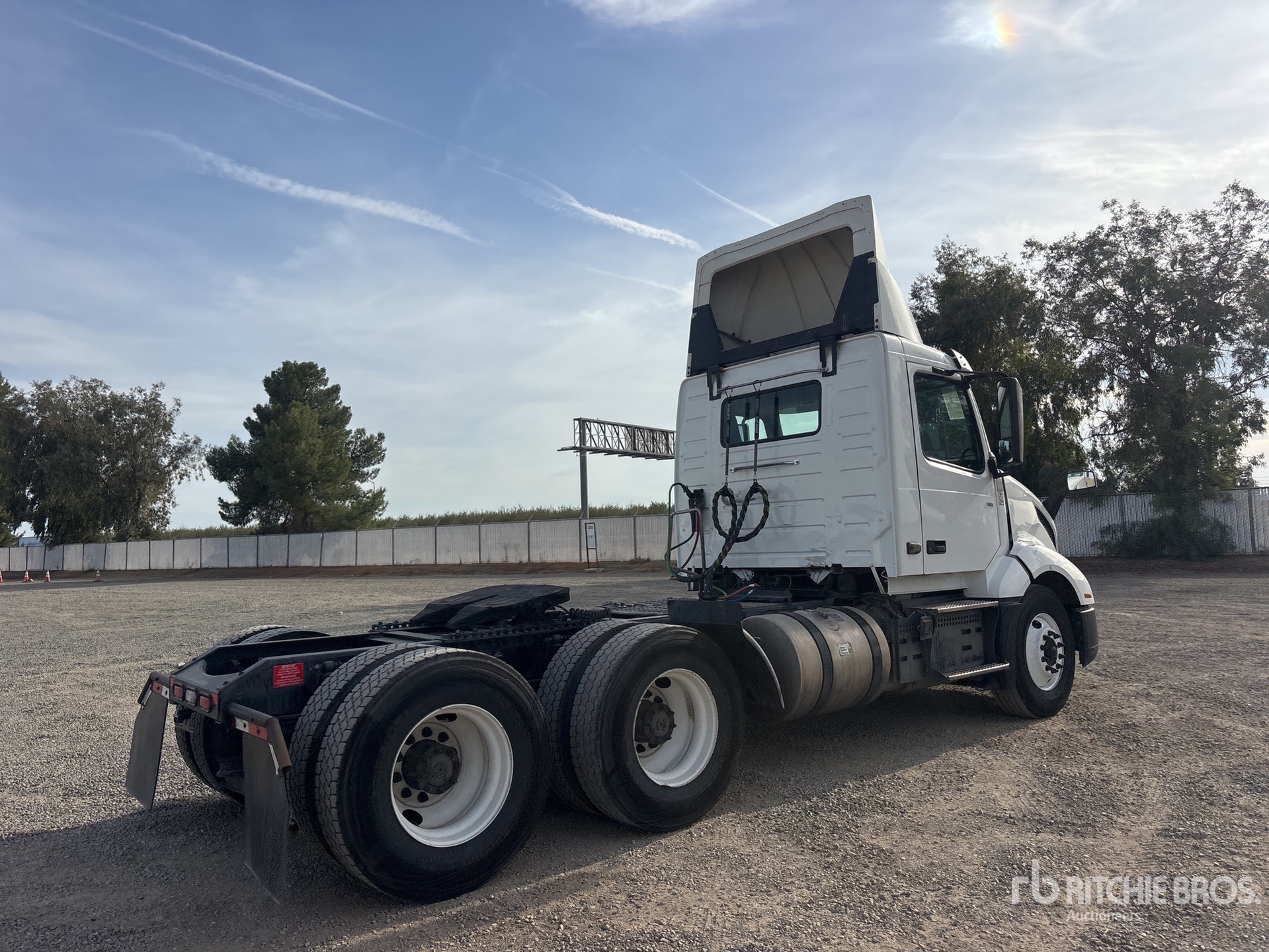 2019 Volvo VNL300