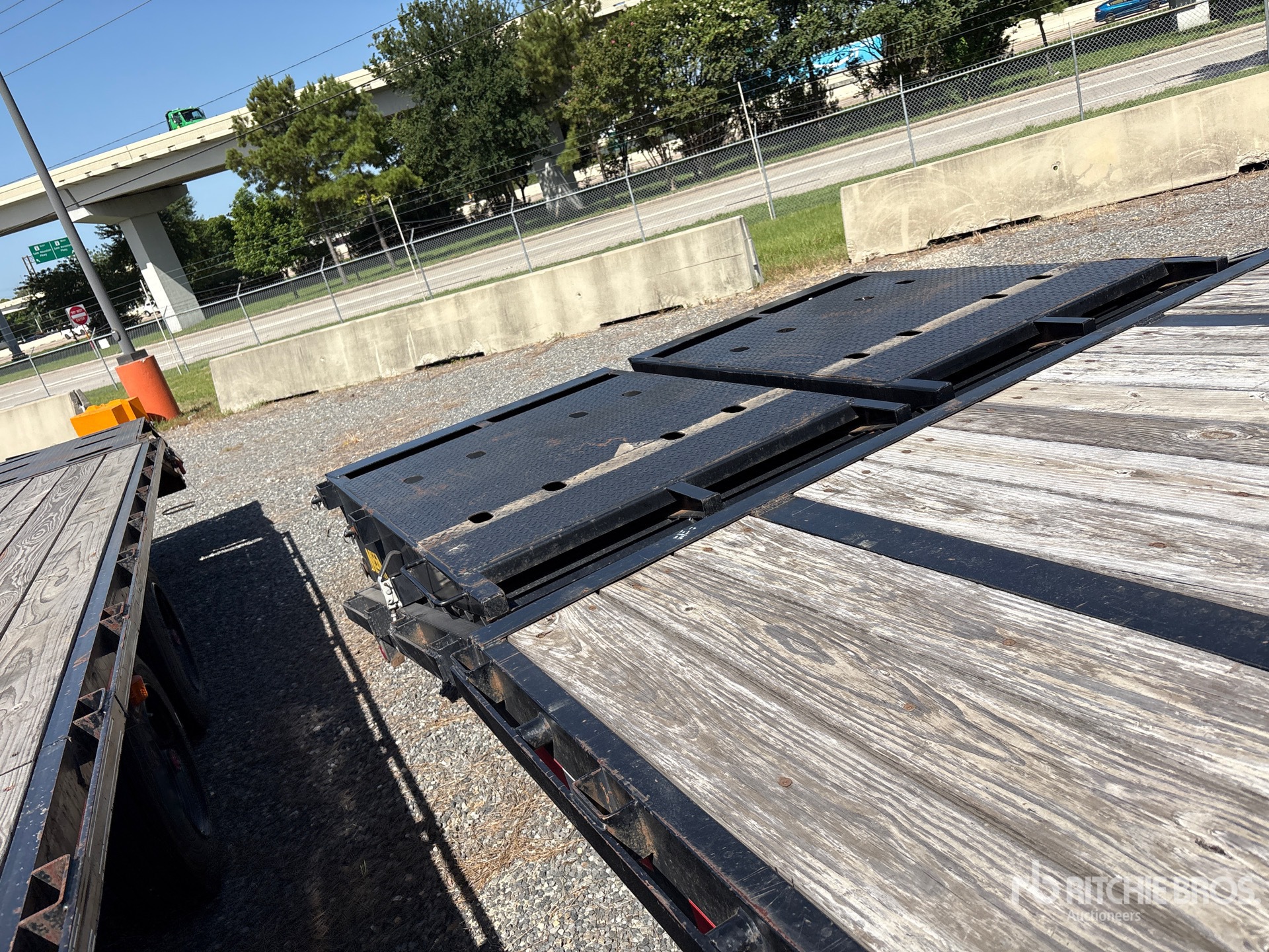 2024 Big Tex 25GN-40D5A-MRBK