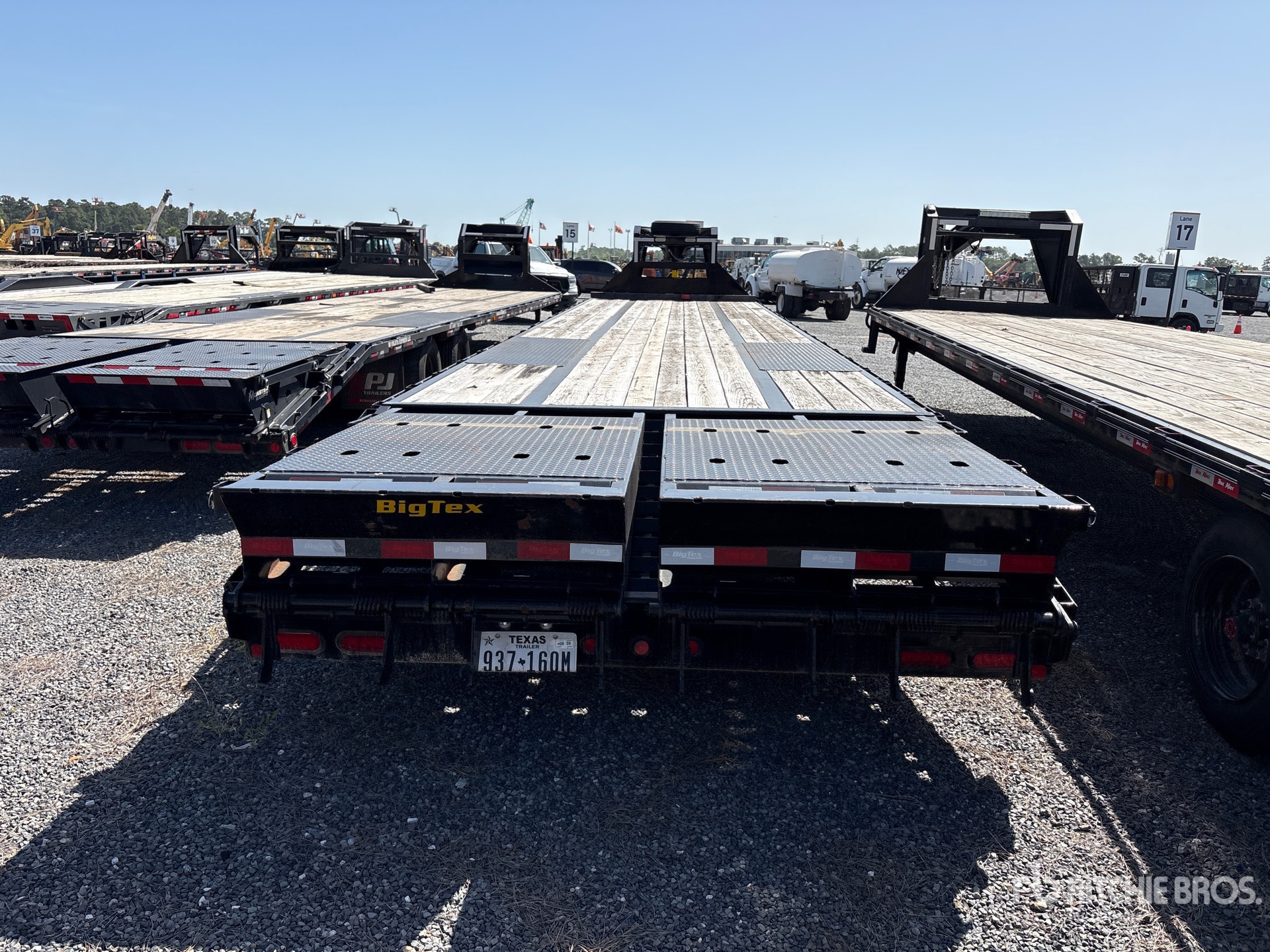 2024 Big Tex 25GN-40D5A-MRBK