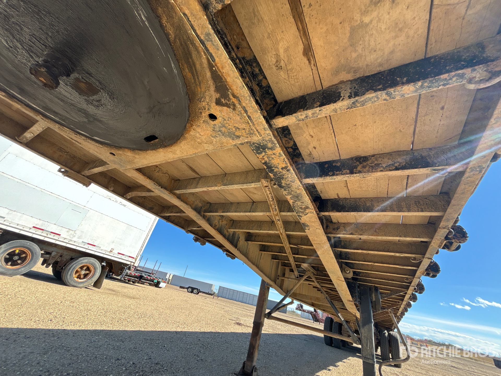 2000 J C Trailers 53 ft Tri/A
