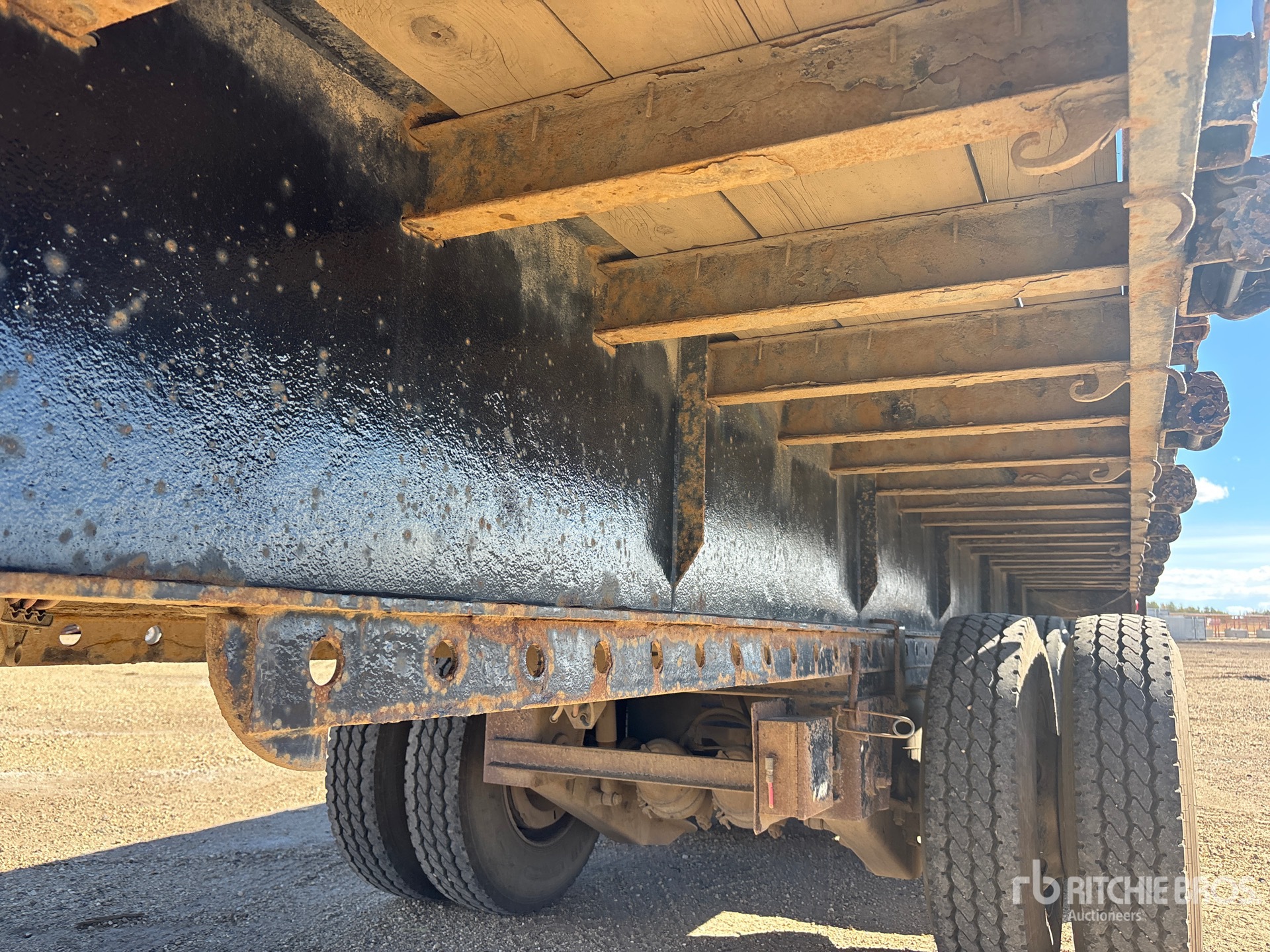 2000 J C Trailers 53 ft Tri/A