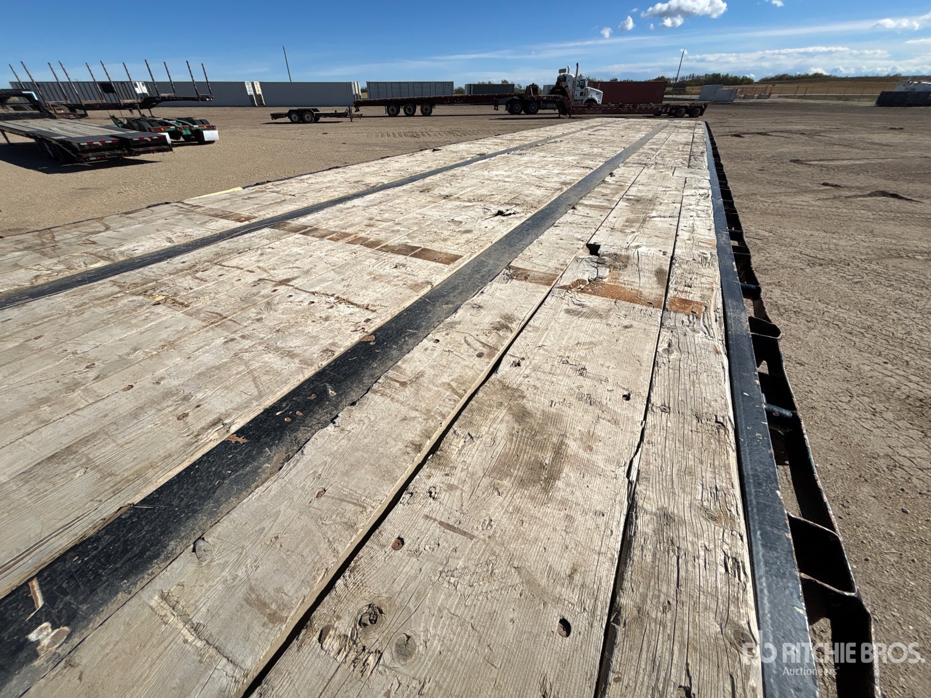 2000 J C Trailers 53 ft Tri/A