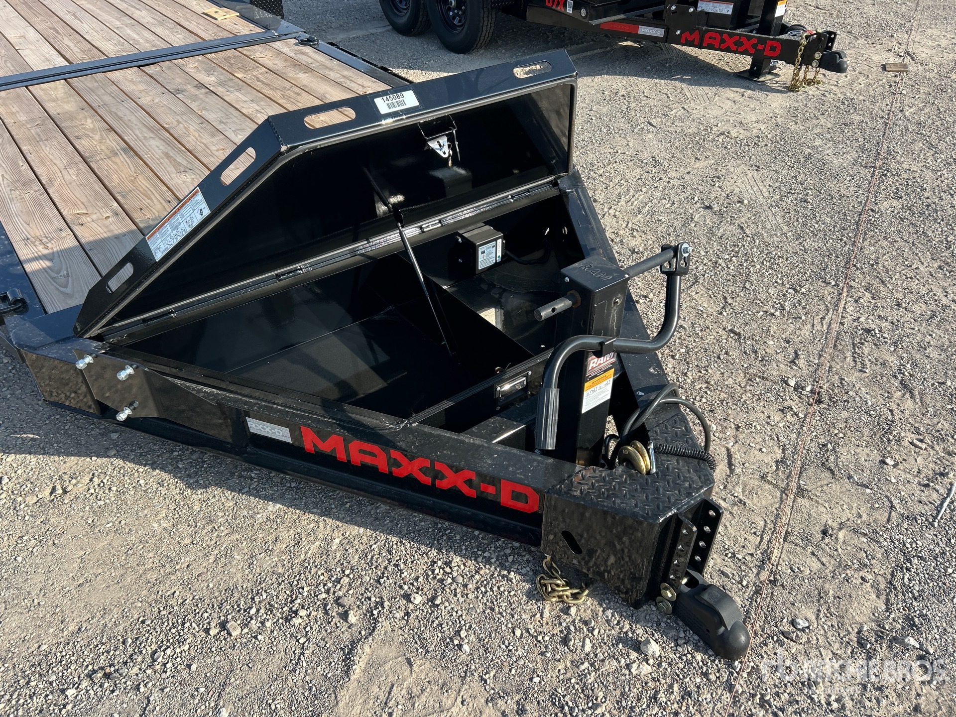 2027 MAXX-D 24 ft T/A (Unused)