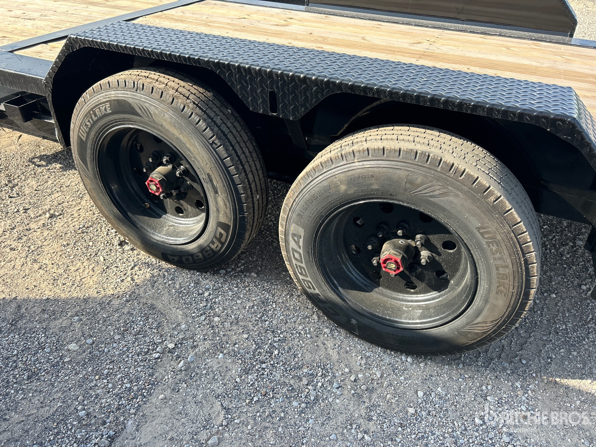 2027 MAXX-D 24 ft T/A (Unused)