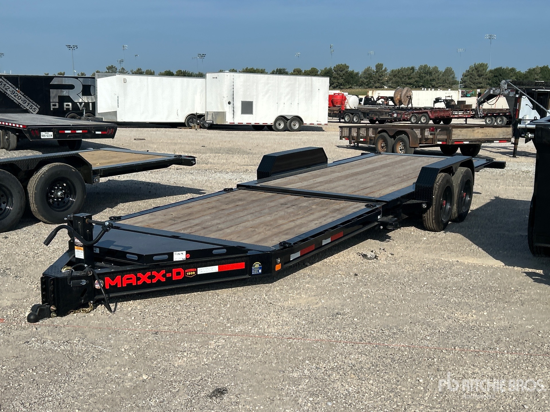 Photo of 2027 MAXX-D 24 ft T/A (Unused)