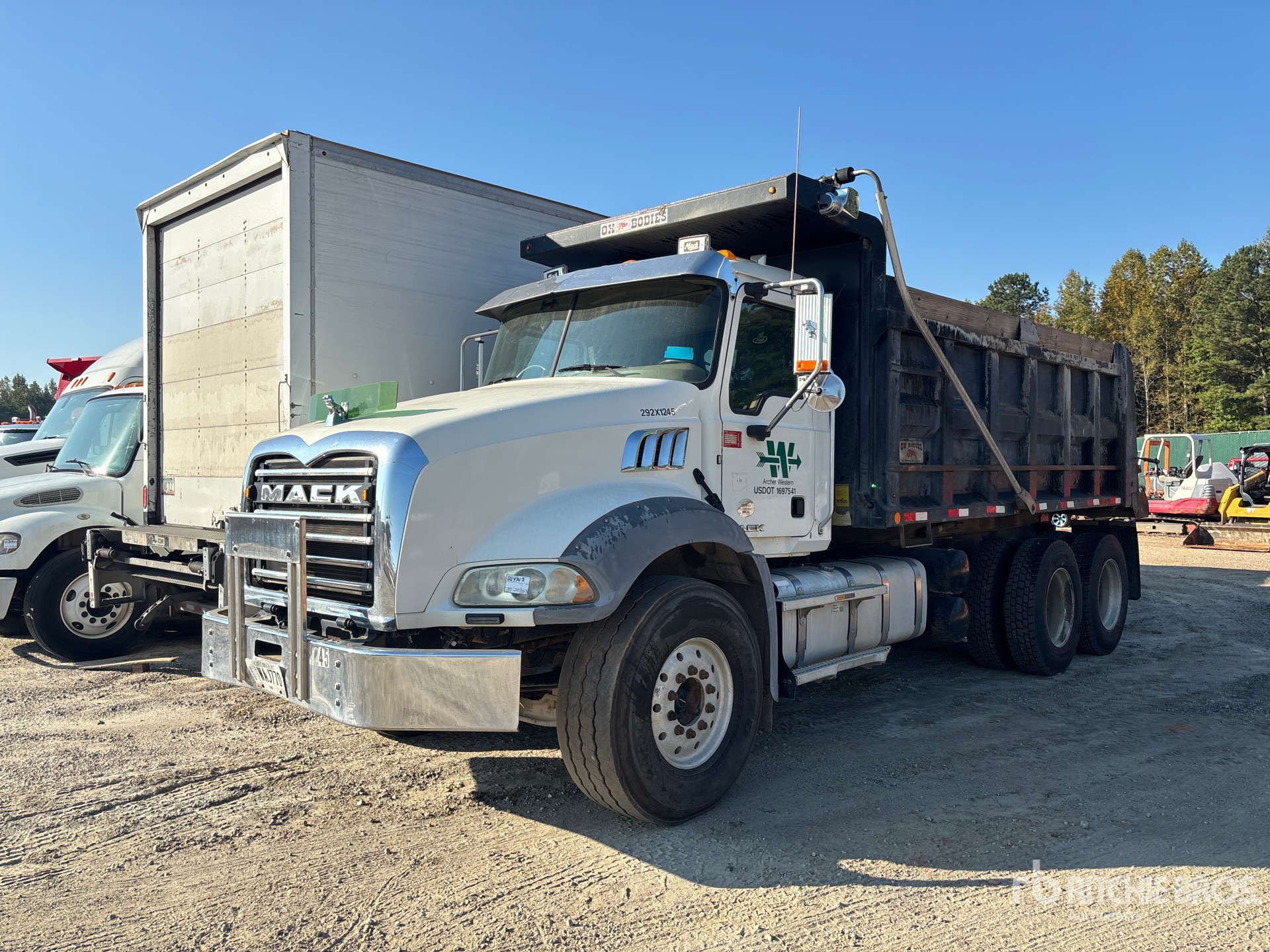 Photo of 2018 Mack GU813