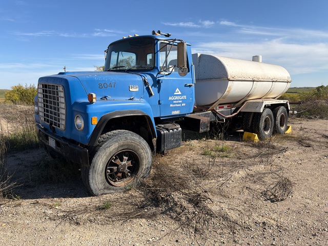 1984 Ford LT800 Water Truck