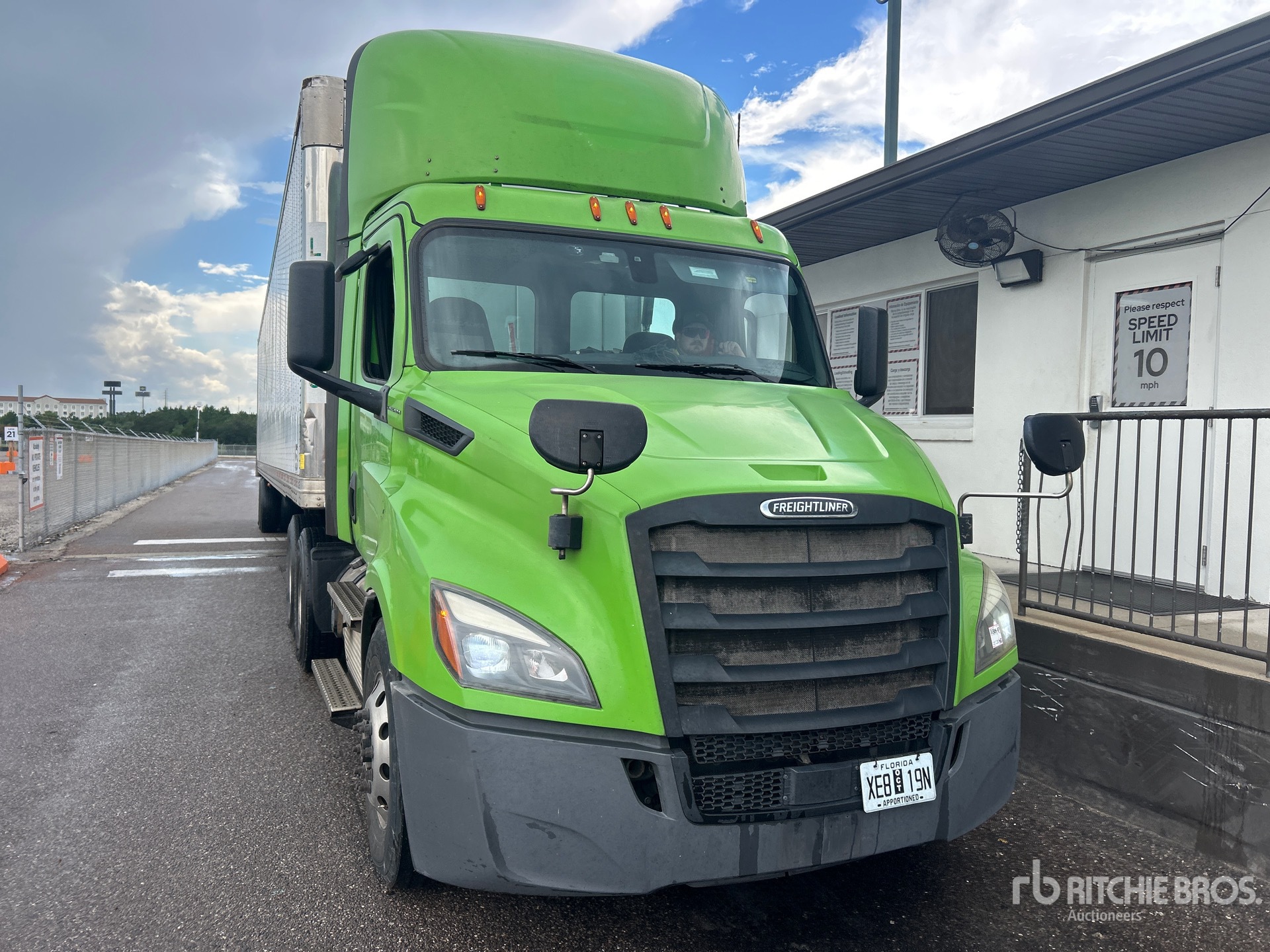 2020 Freightliner CASCADIA 116