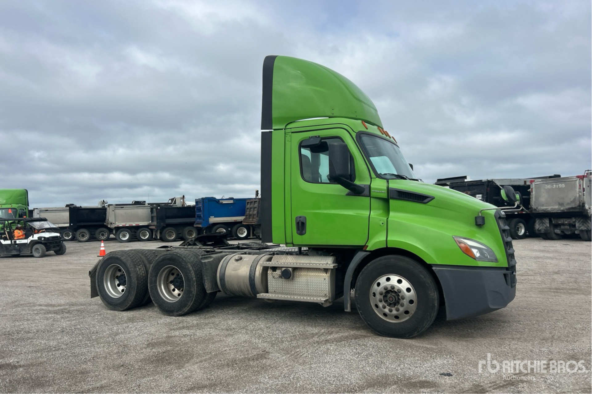 2020 Freightliner CASCADIA 116