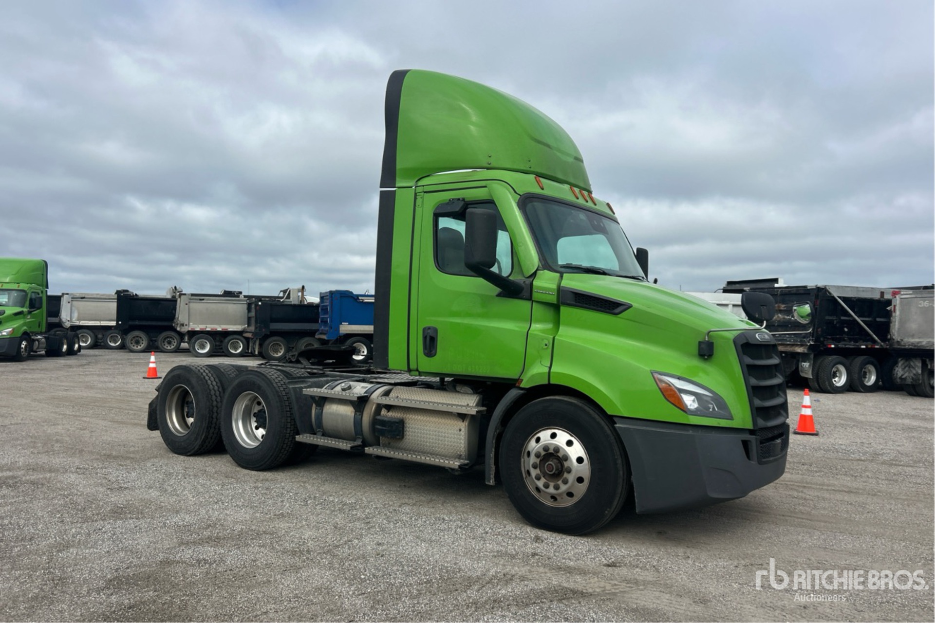 2021 Freightliner CASCADIA 116