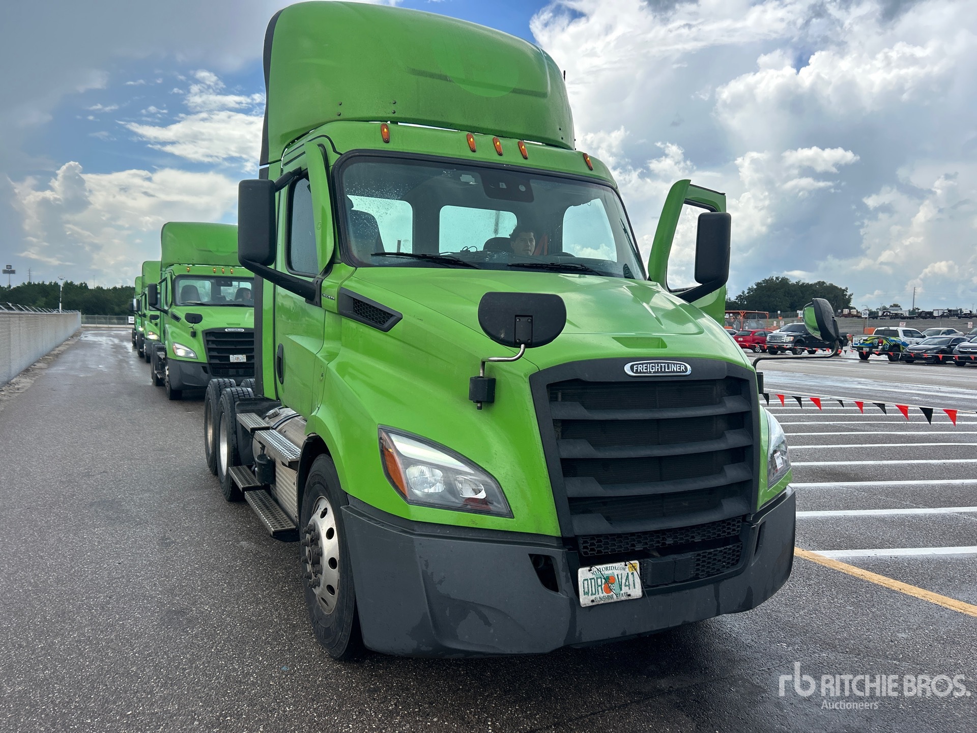 2021 Freightliner CASCADIA 116