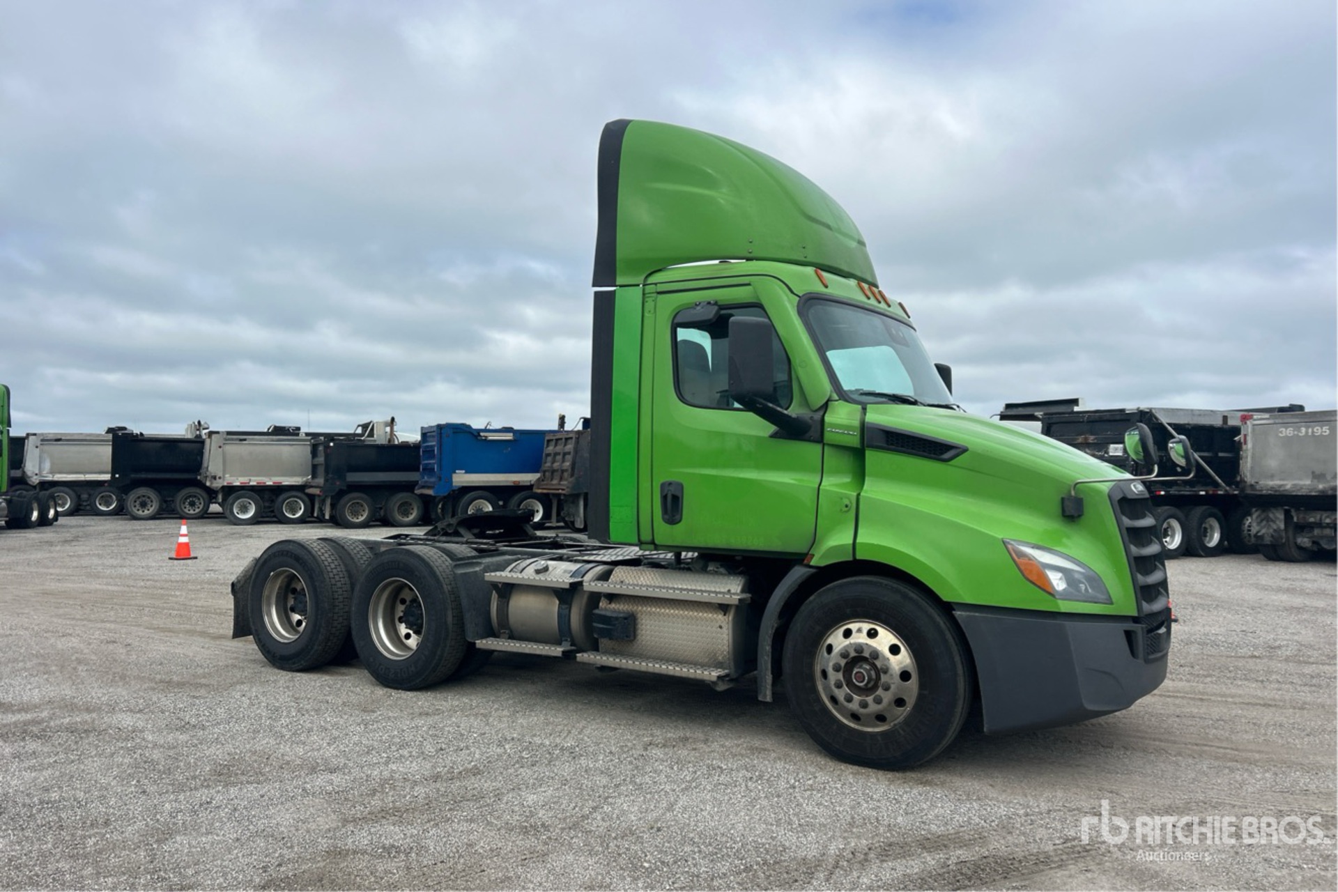 2021 Freightliner CASCADIA 116