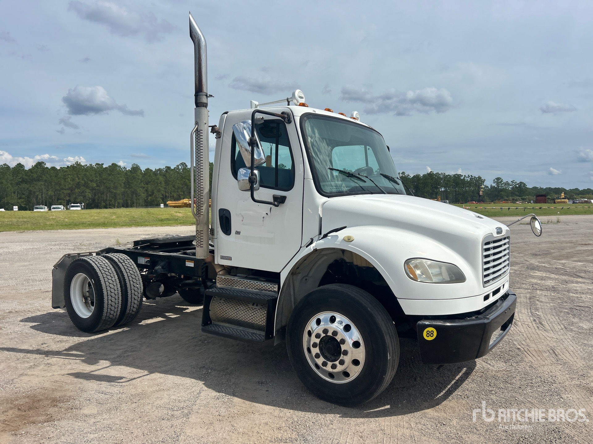 2010 Freightliner M2 106