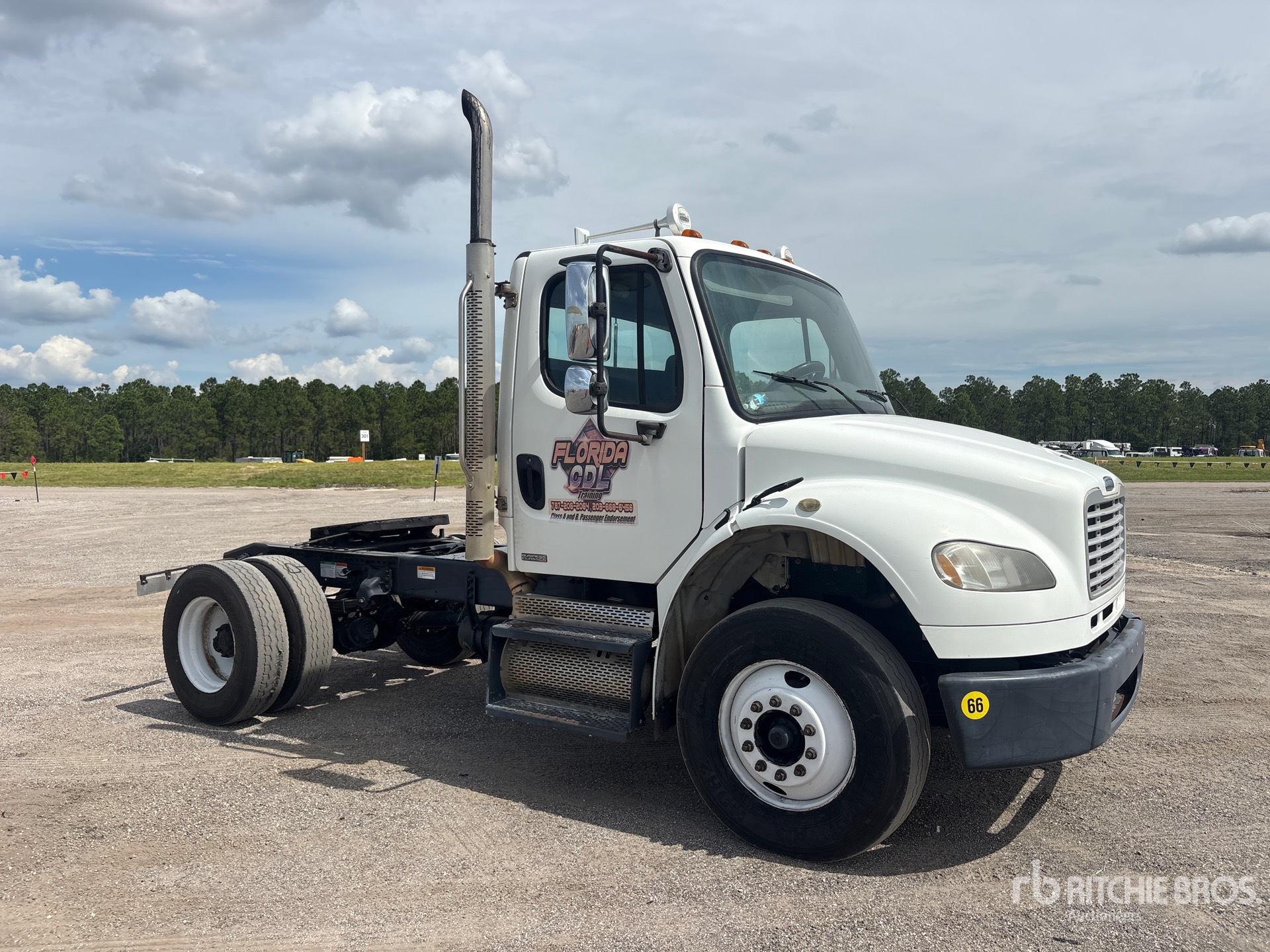 2010 Freightliner M2 106