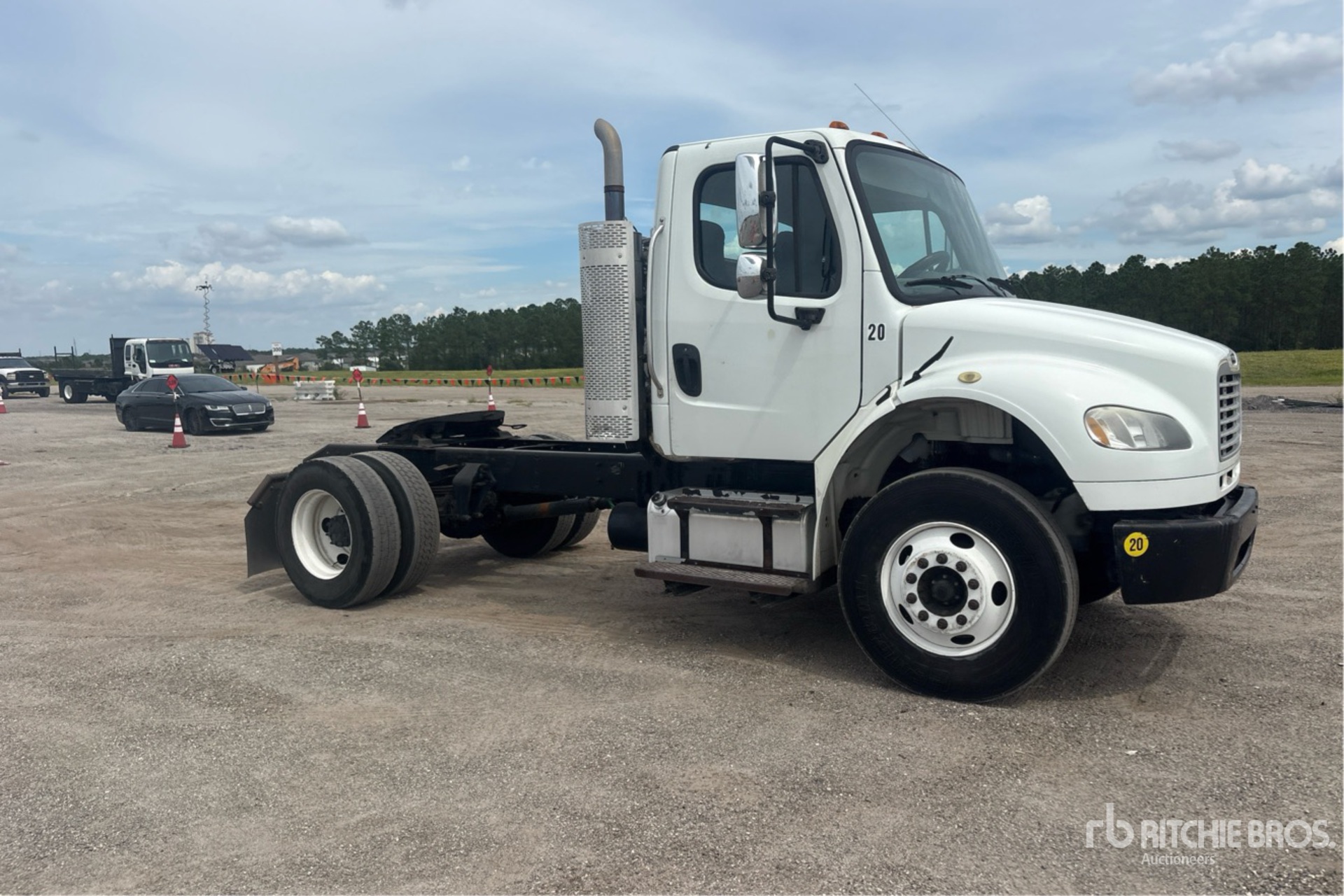 2013 Freightliner M2 106