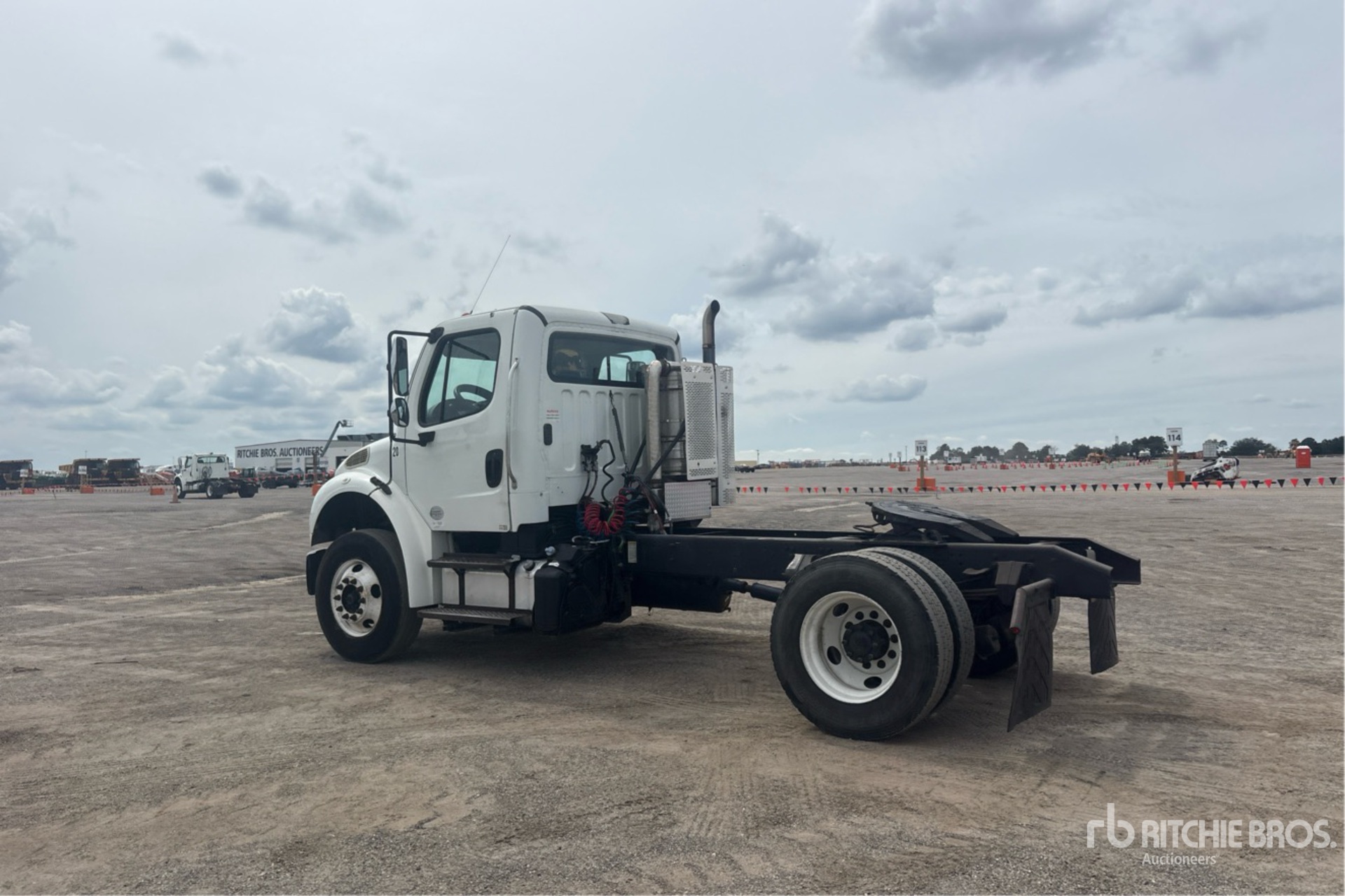 2013 Freightliner M2 106