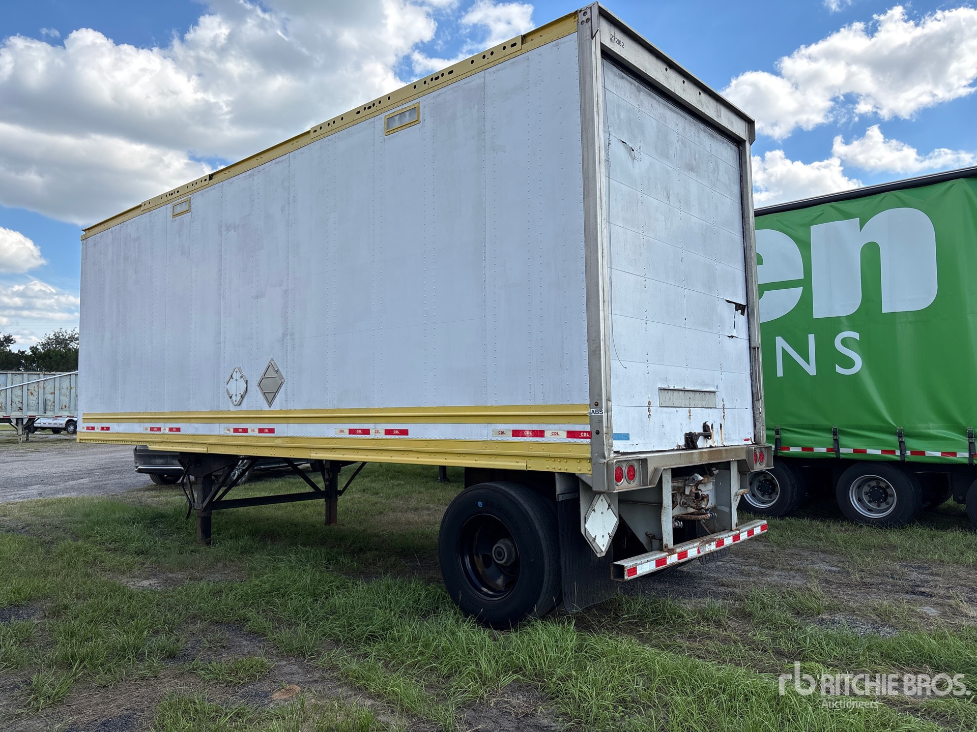 2013 Stoughton 28 FT S/A
