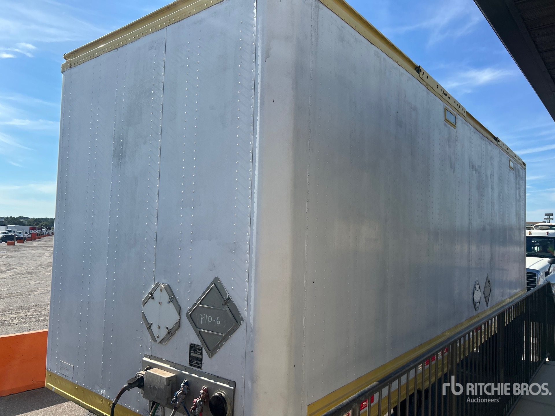 2013 Stoughton 28 FT S/A