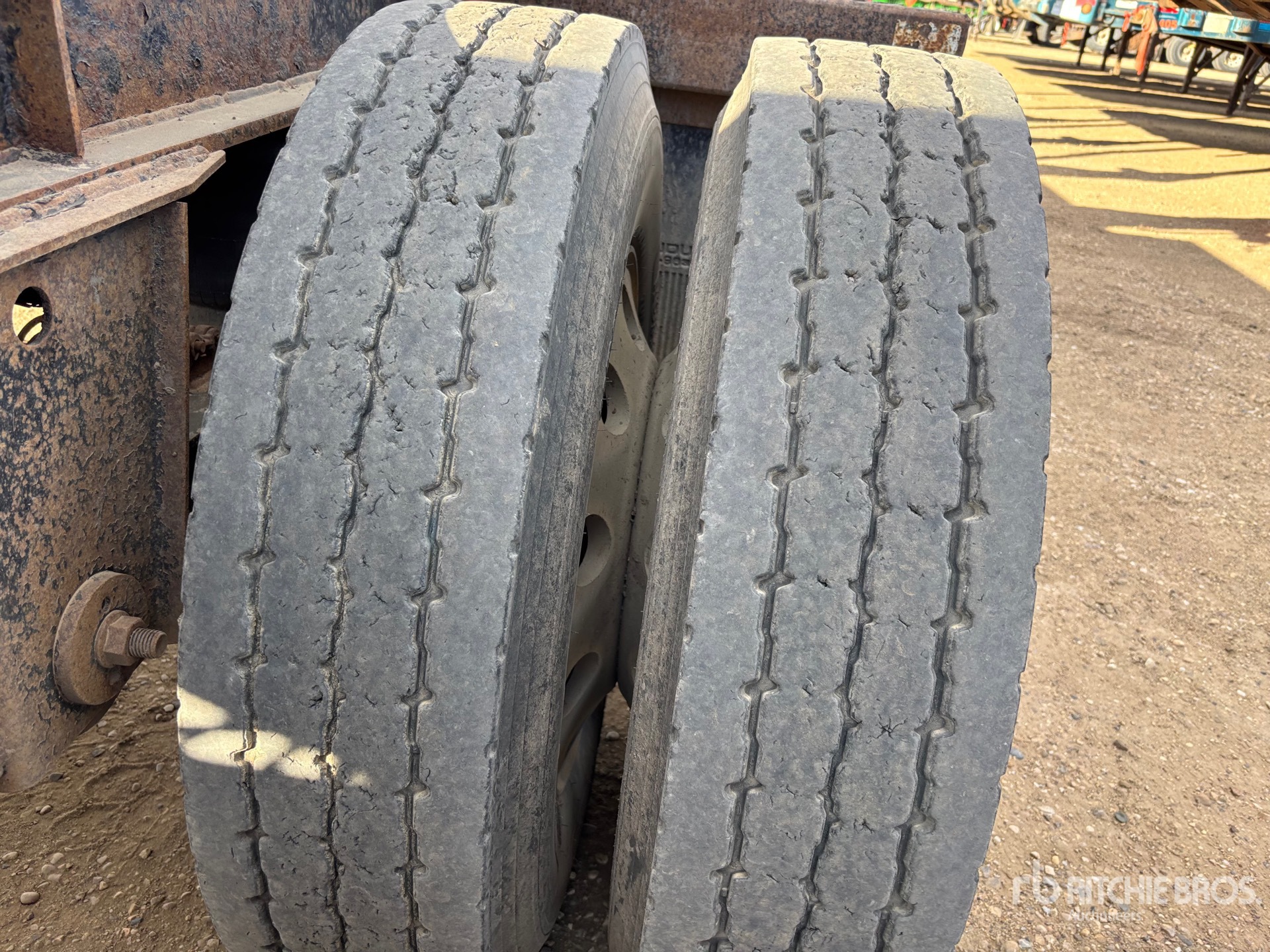 2020 Gerrys 35 ft Tri/A Super B-Train Lead  ...