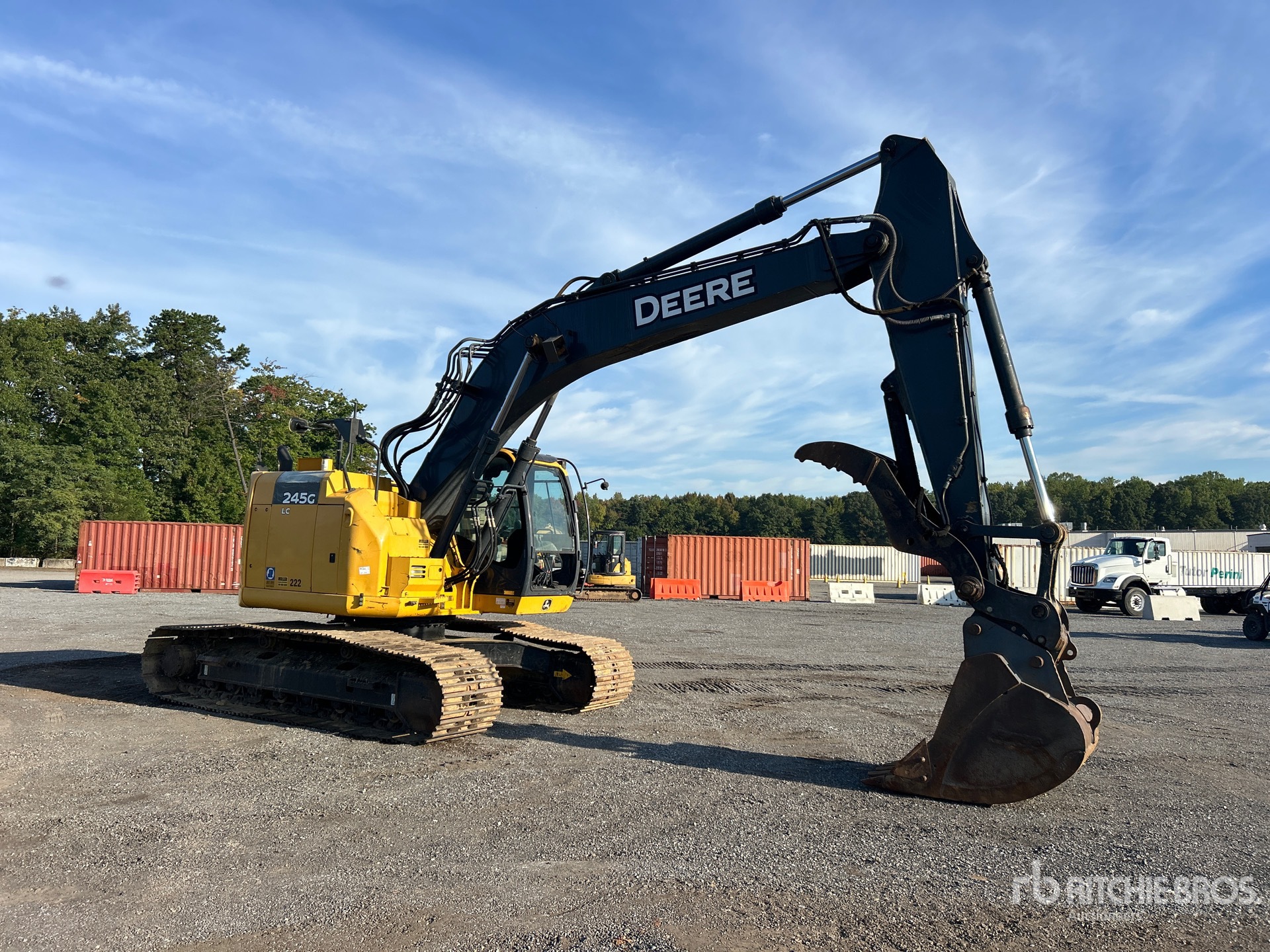 2020 John Deere 245G LC