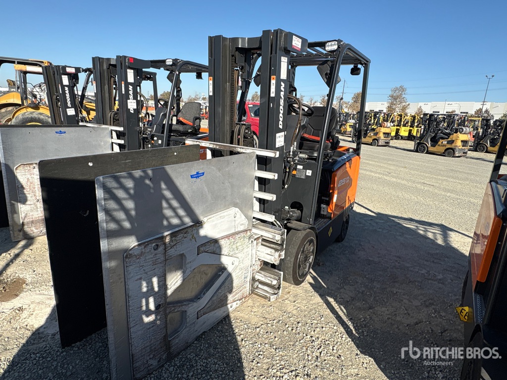 Aspect général with Image, coin avant gauche