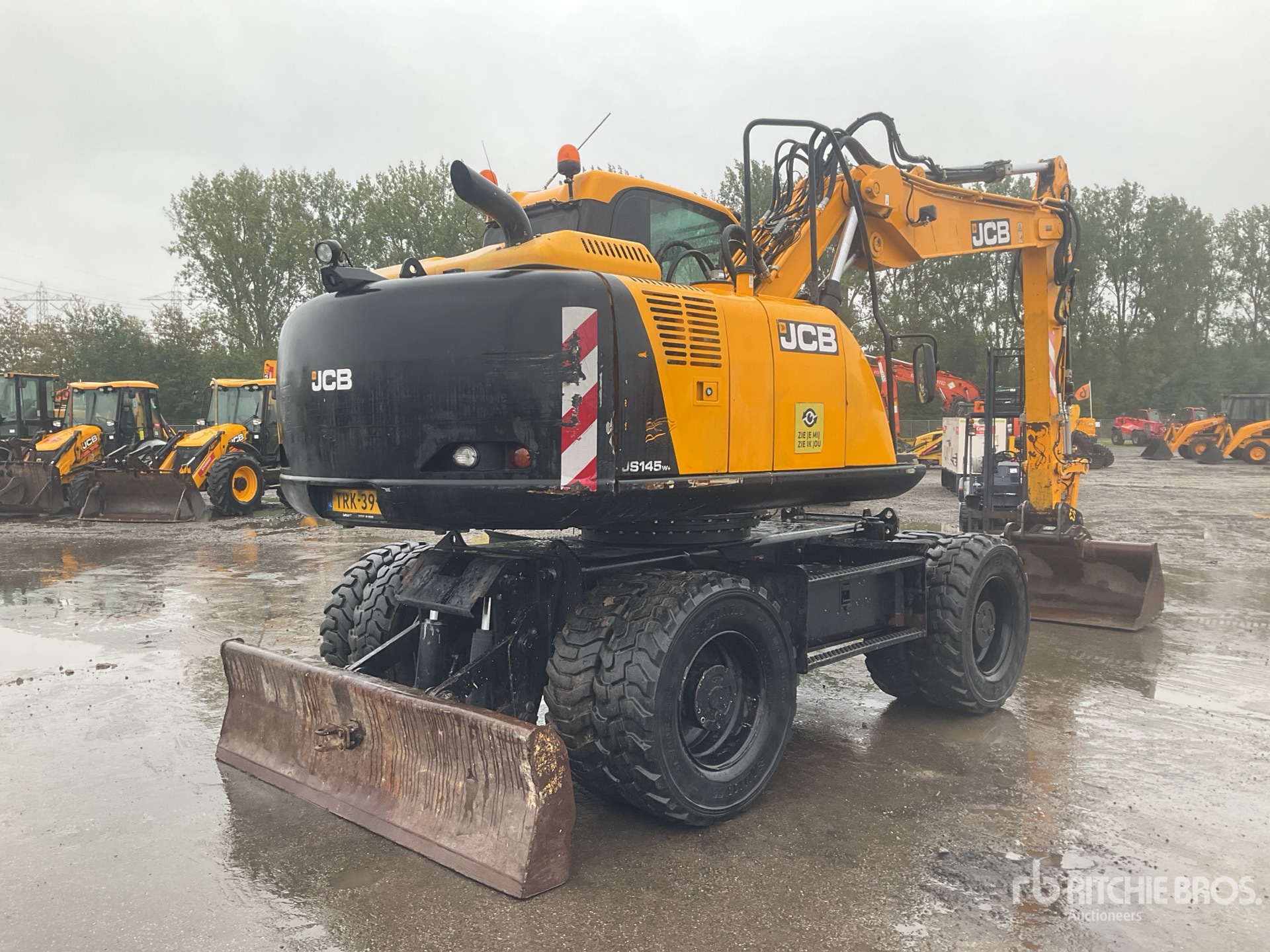 2017 JCB JS145W+