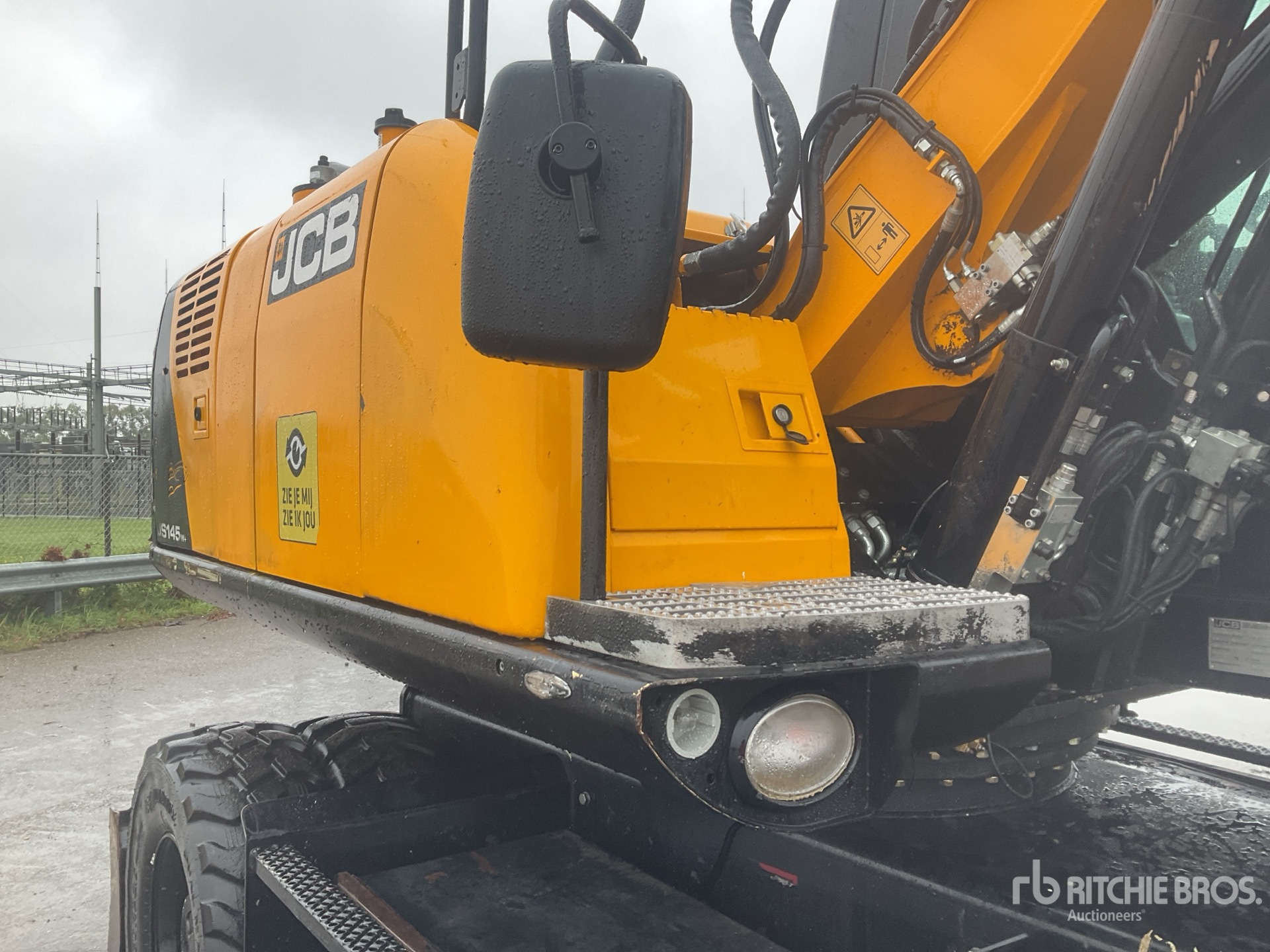 2017 JCB JS145W+