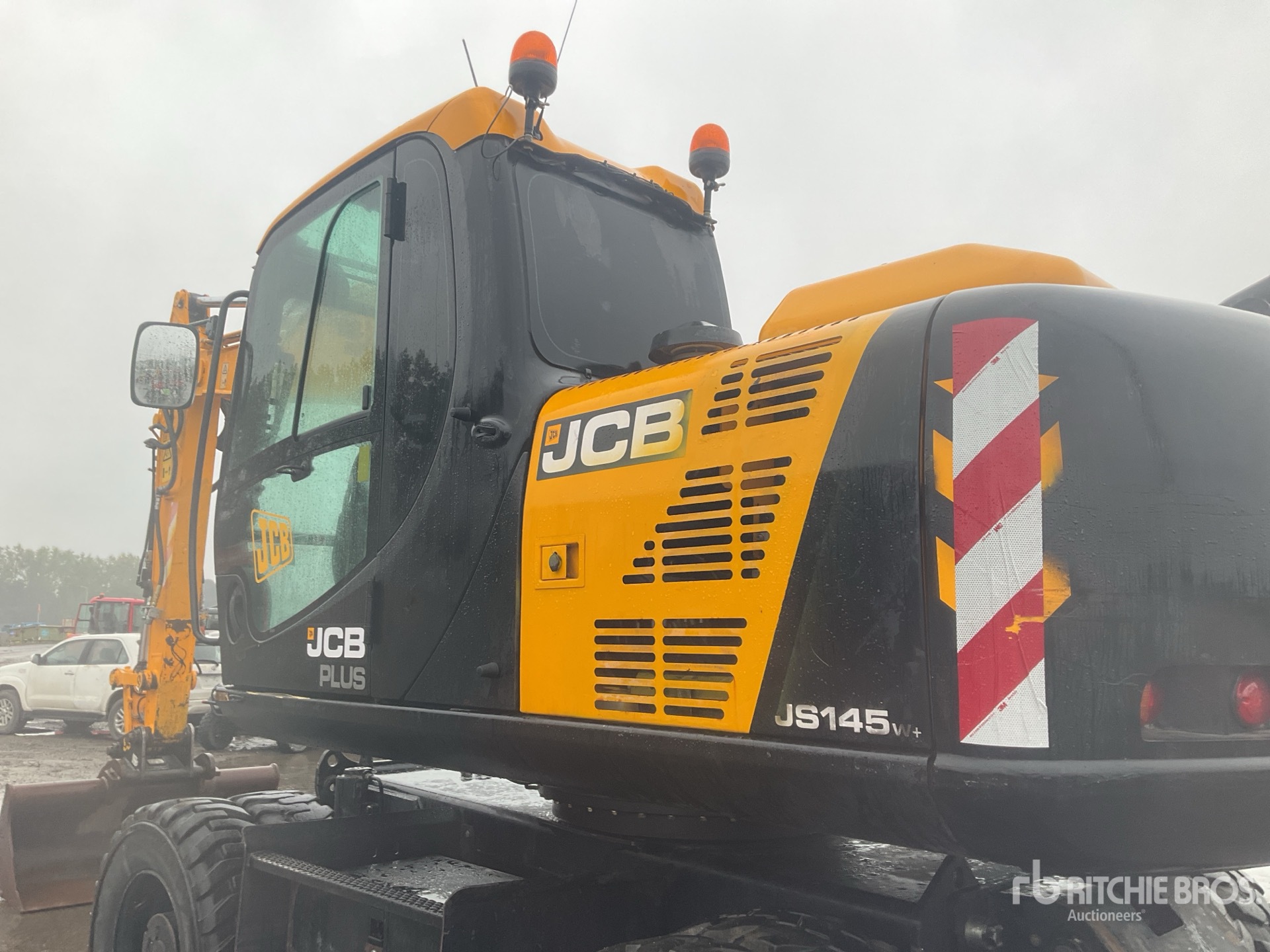 2017 JCB JS145W+