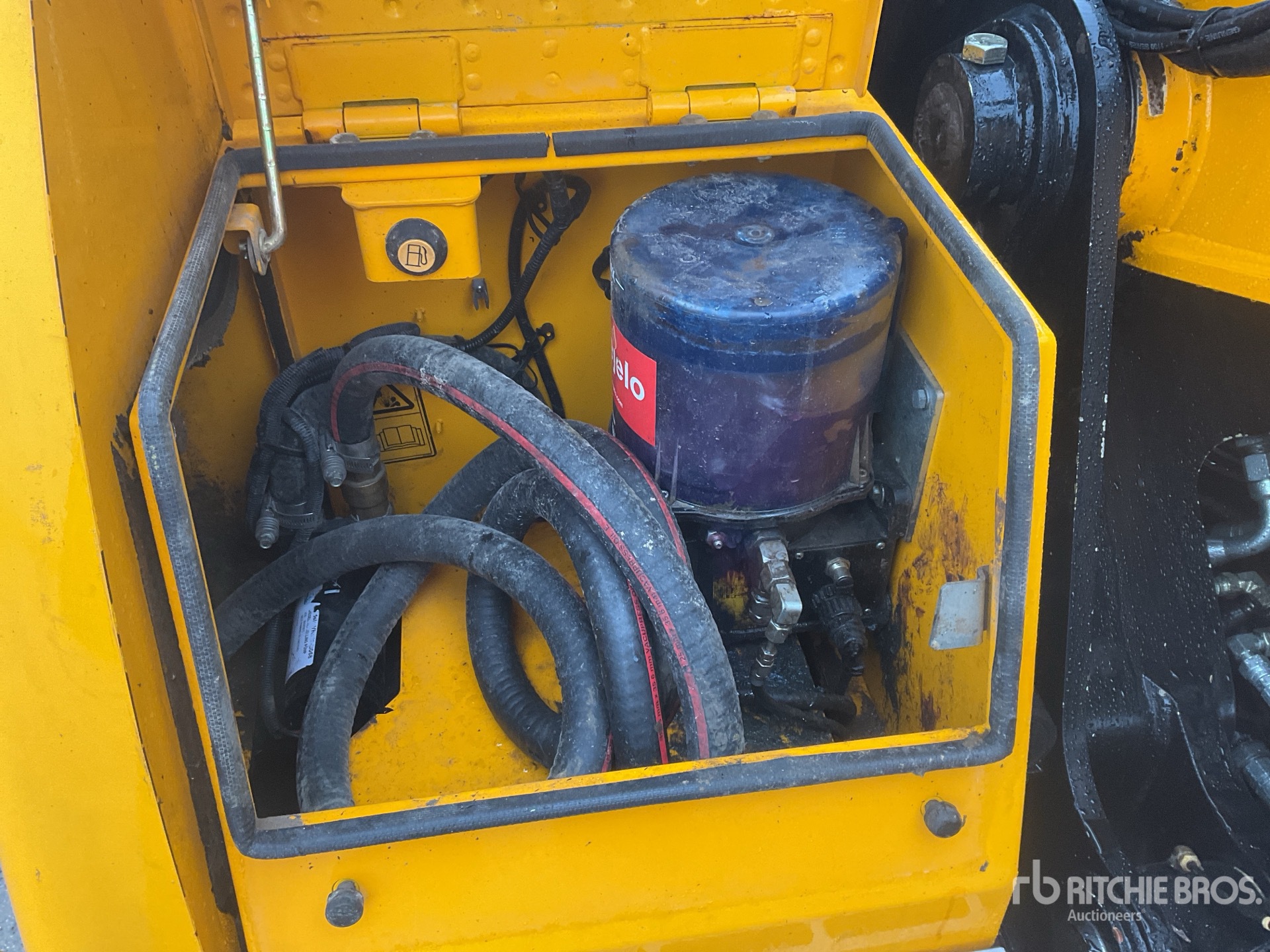 2017 JCB JS145W+