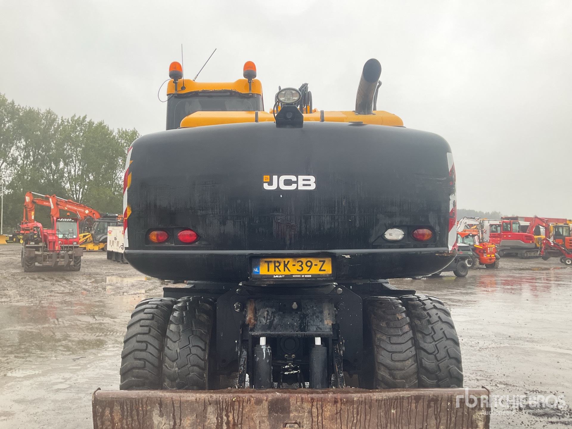 2017 JCB JS145W+