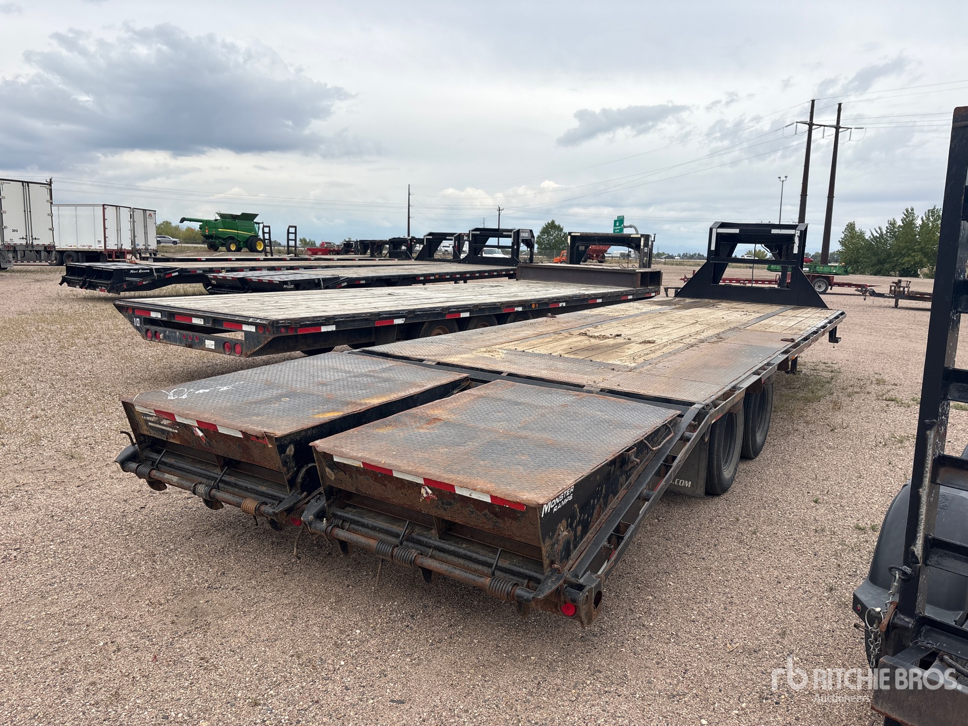 2022 Pj Trailers 28 ft