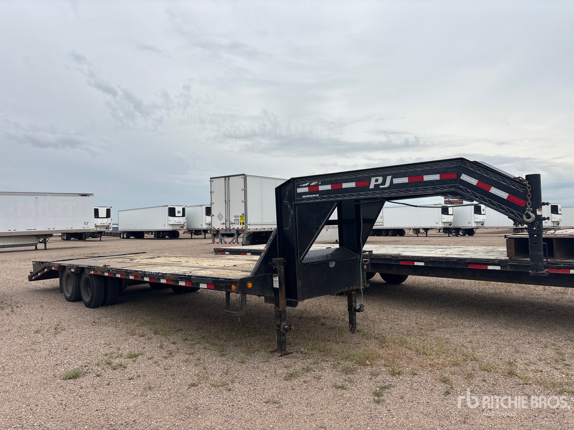 2022 Pj Trailers 28 ft