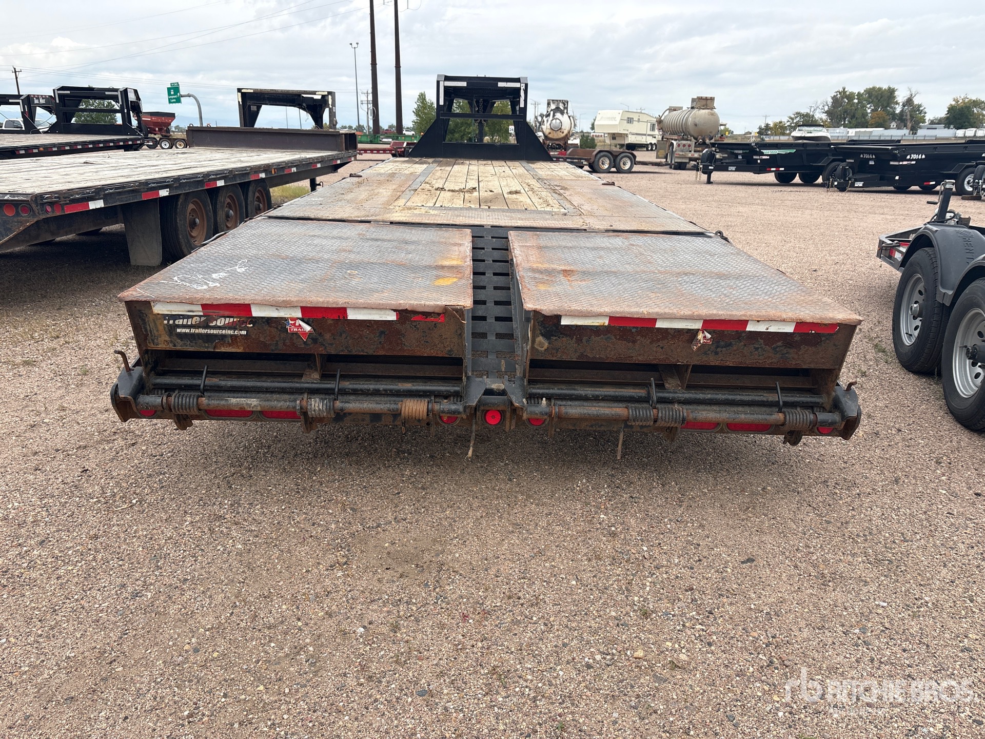 2022 Pj Trailers 28 ft