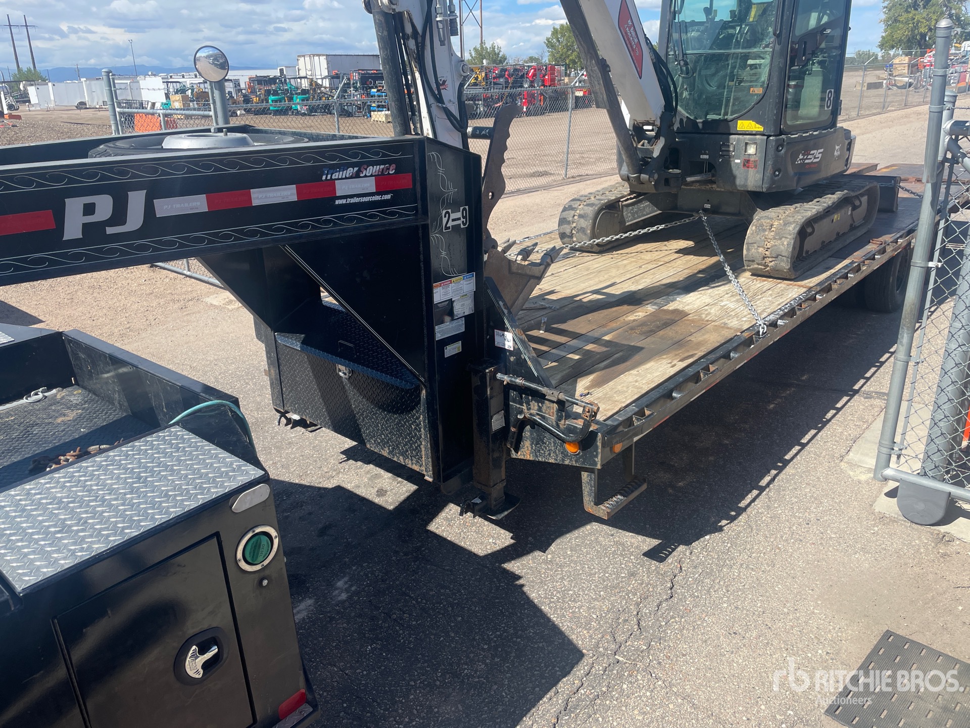 2022 Pj Trailers 28 ft