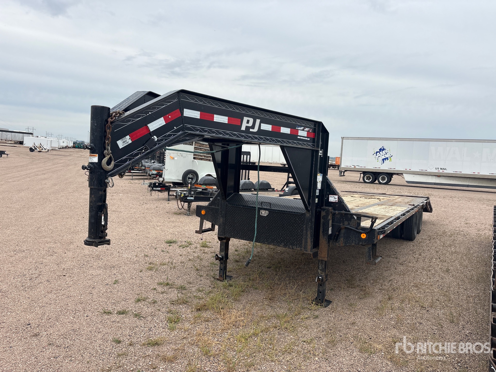 2022 Pj Trailers 28 ft