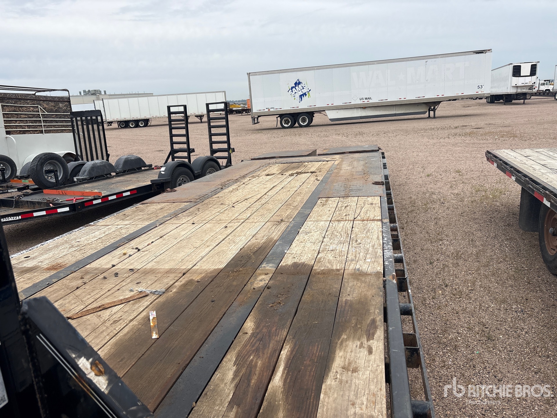 2022 Pj Trailers 28 ft