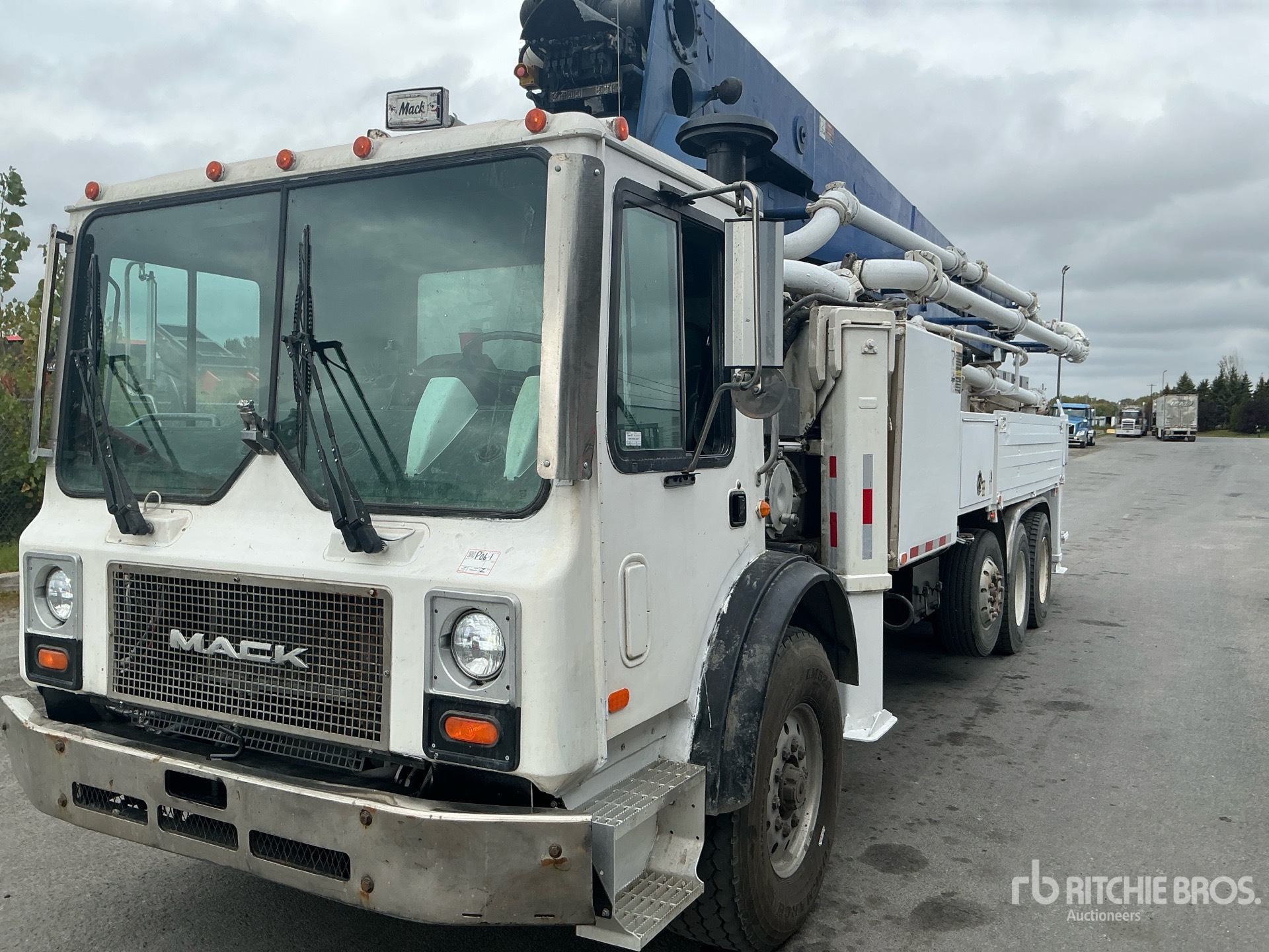1997 Mack Schwing 36 m on