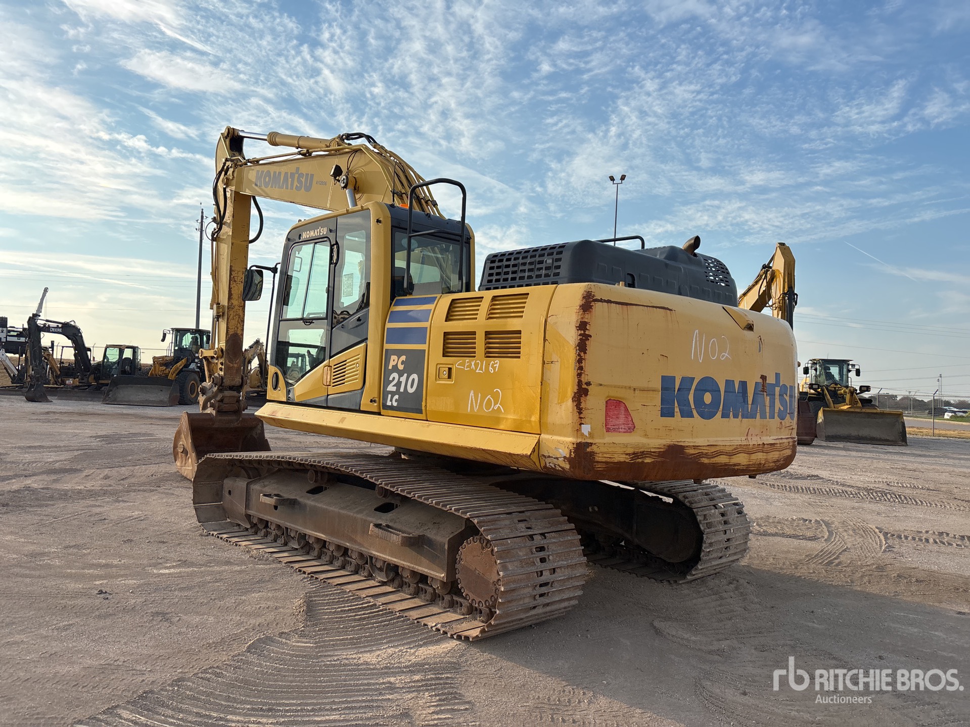 2016 Komatsu PC210LC-11