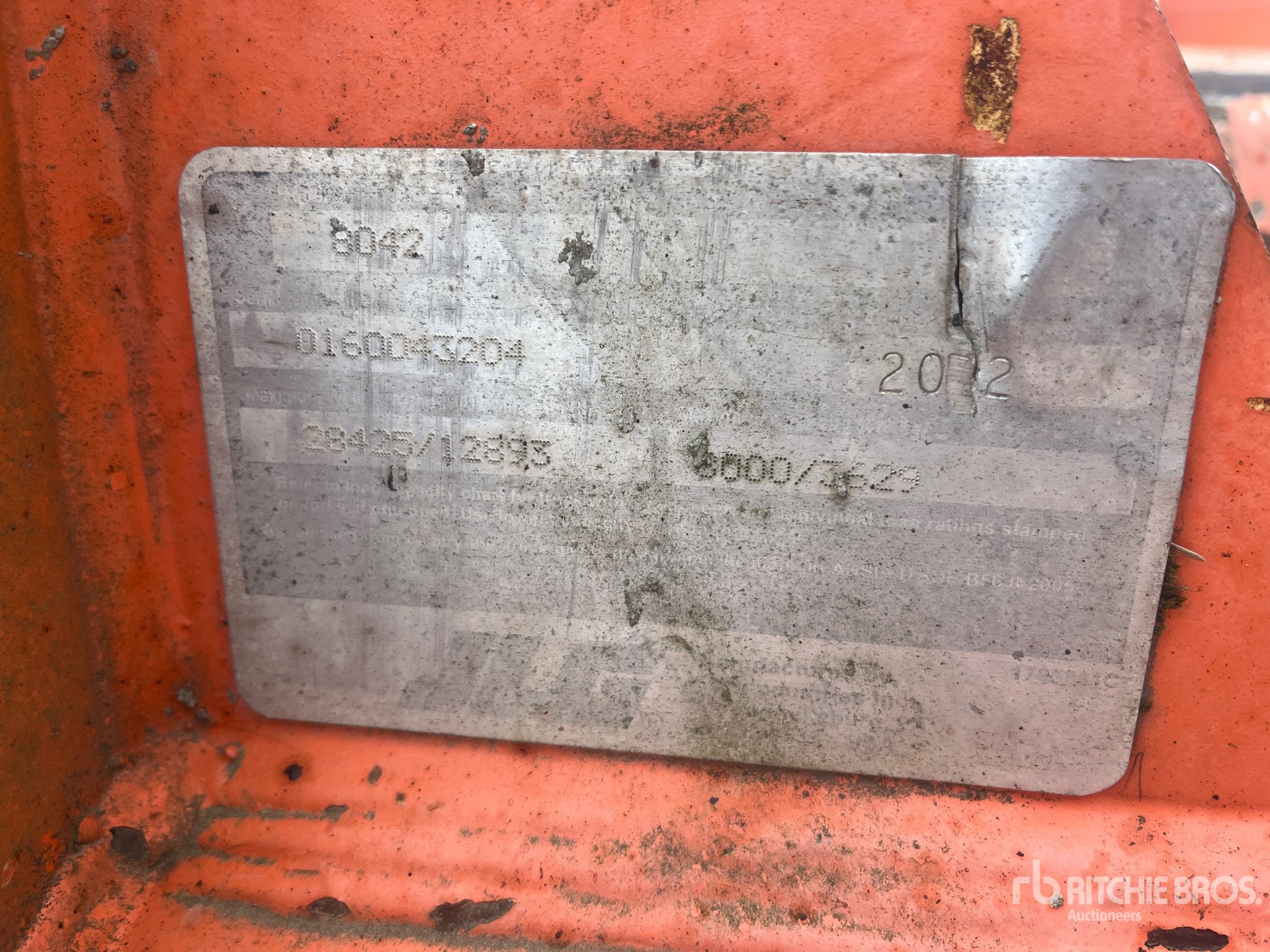 2012 JLG 8042