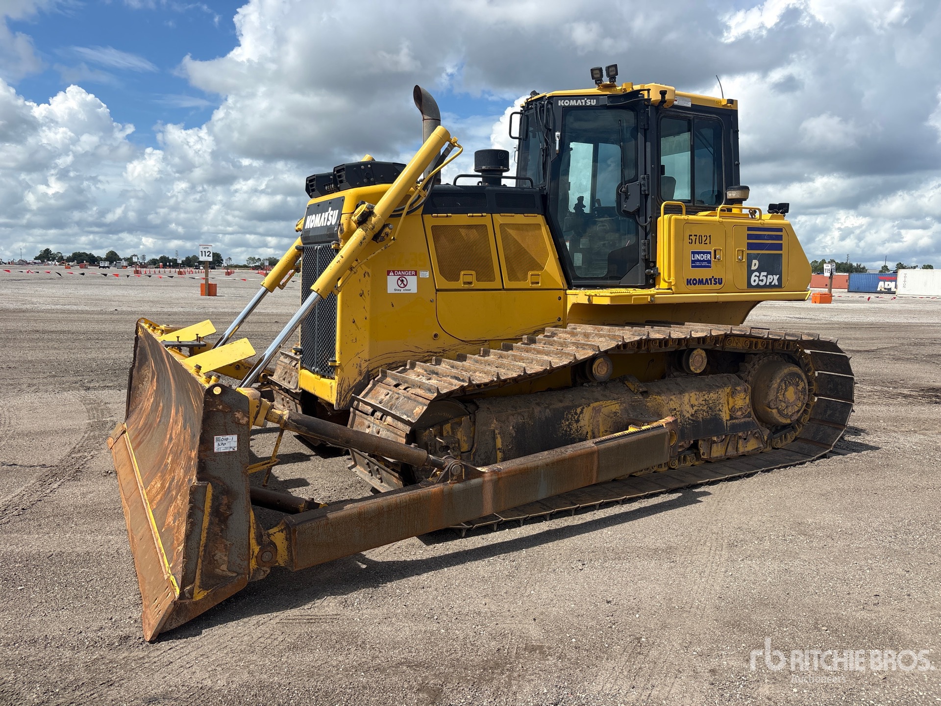 2022 Komatsu D65PX-18